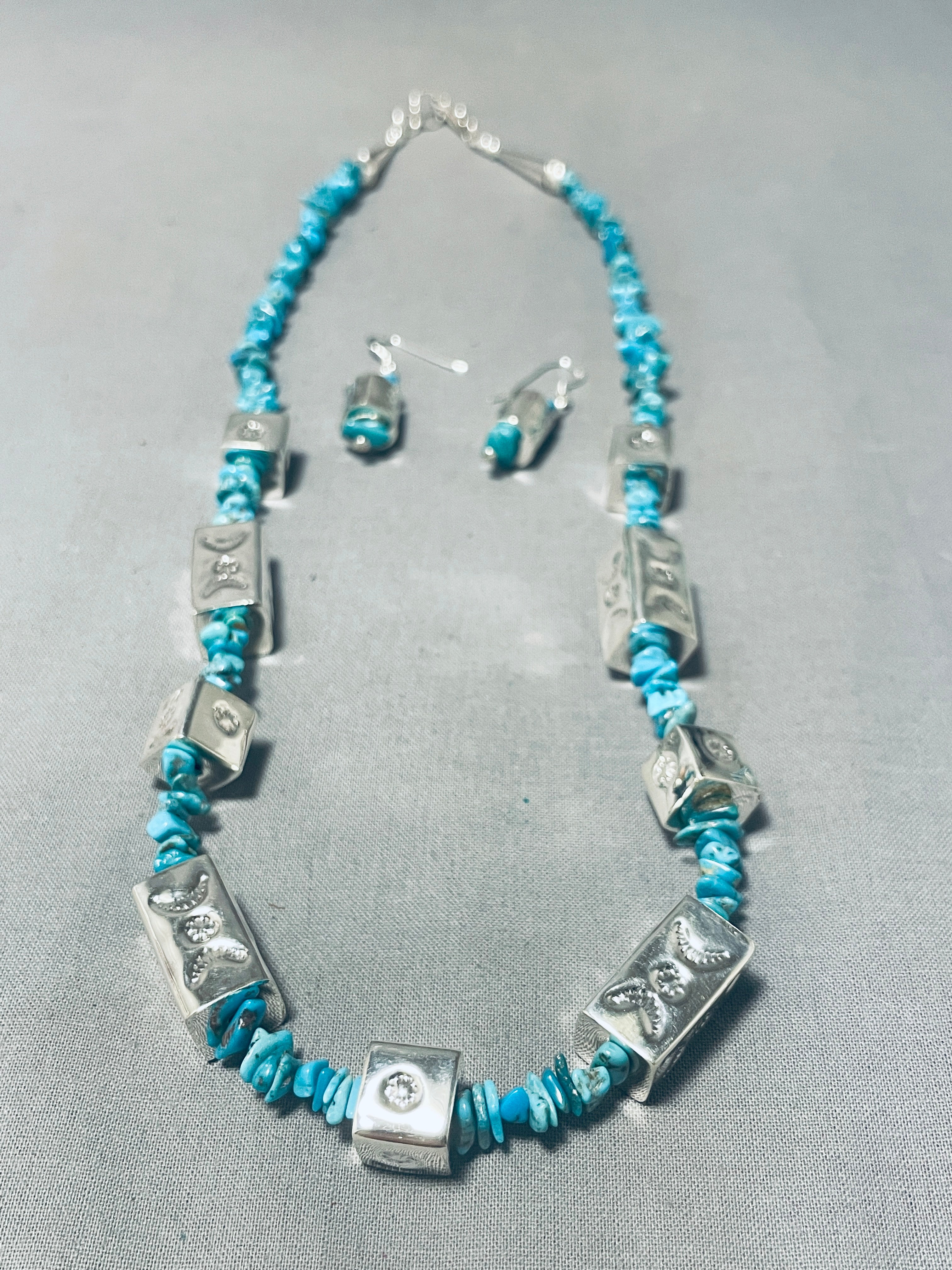 Important Native American Navajo Old Kingman Turquoise Sterling Silver Necklace And Earring Set