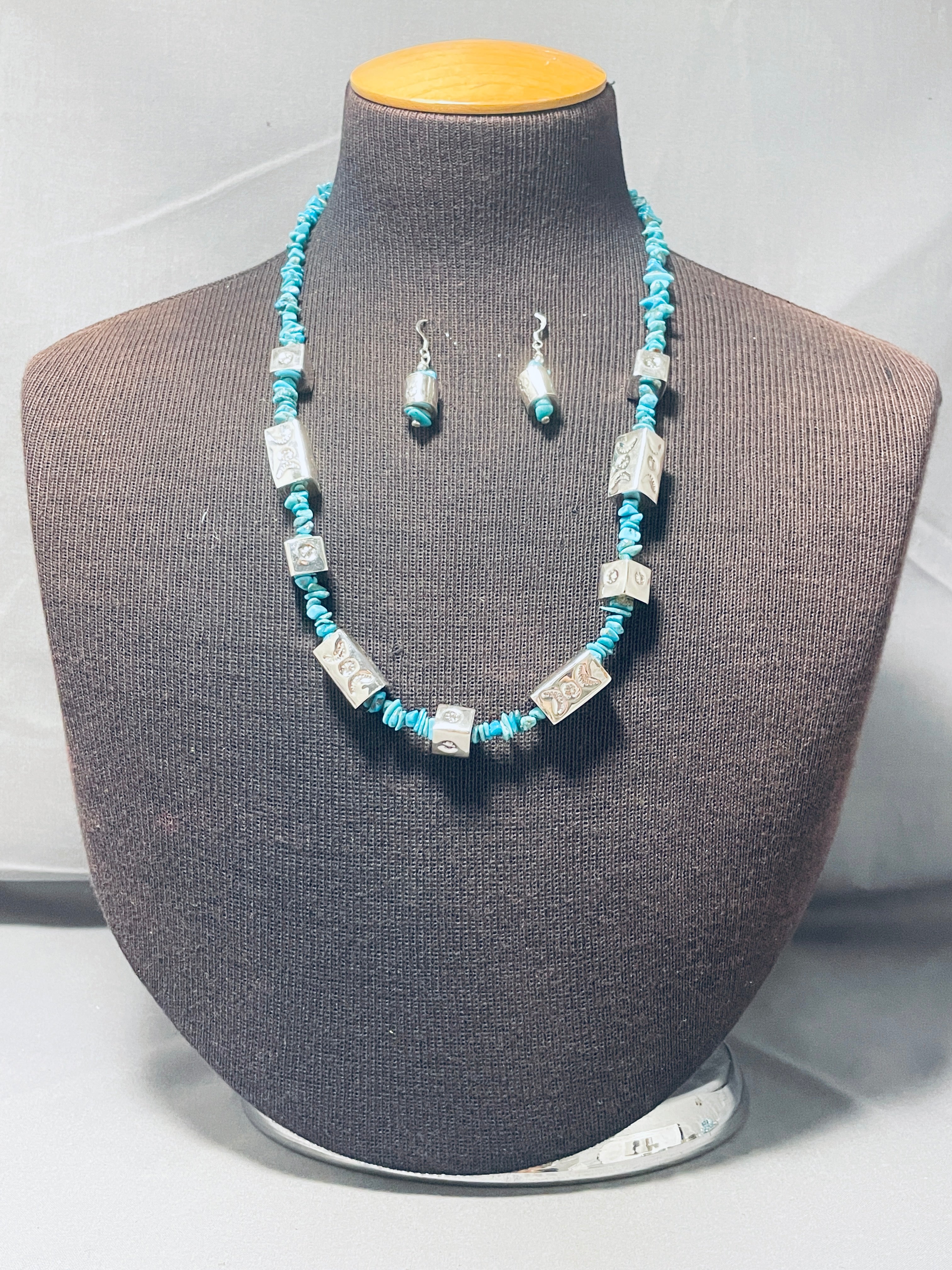 Important Native American Navajo Old Kingman Turquoise Sterling Silver Necklace And Earring Set