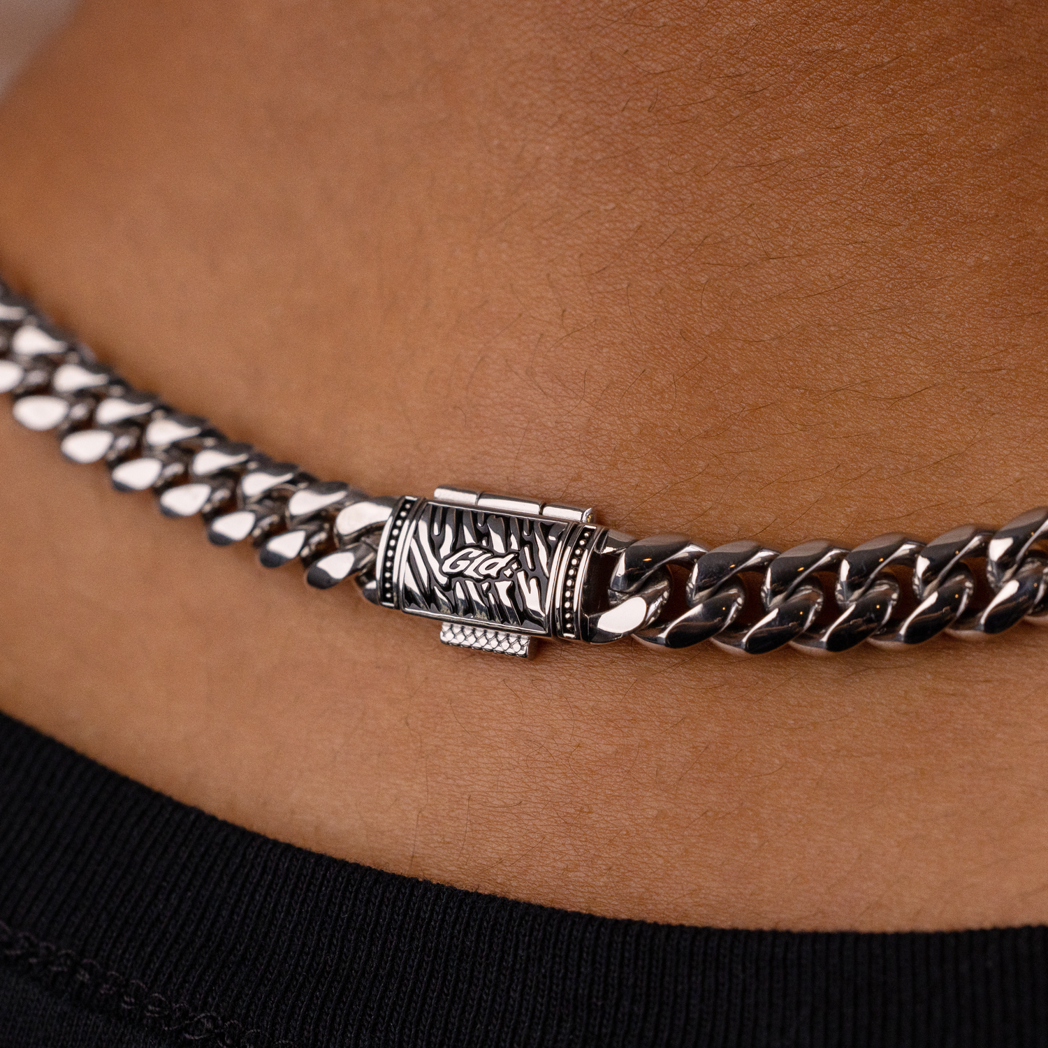 Miami Cuban Link Chain in White Gold- 8mm
