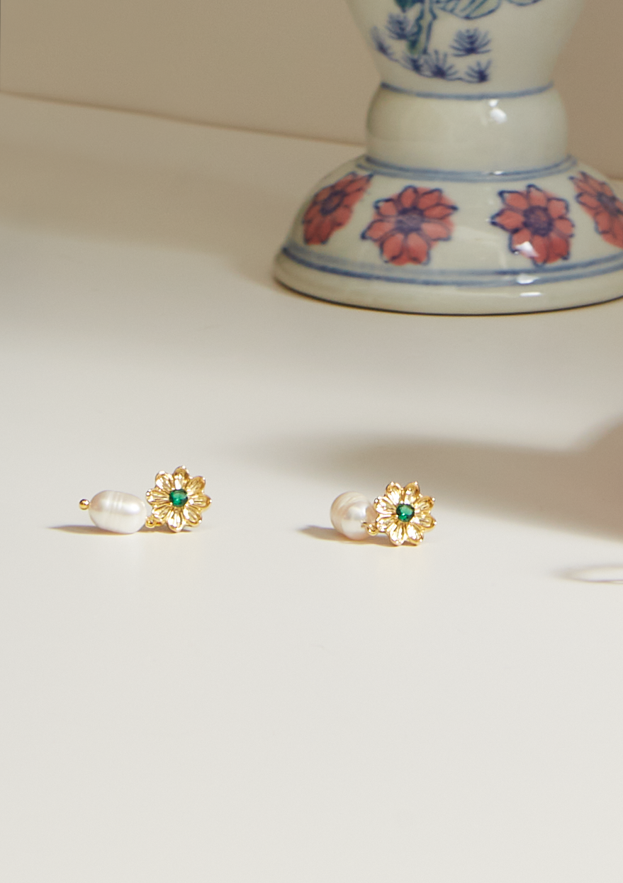 Daisy Pearl Earrings
