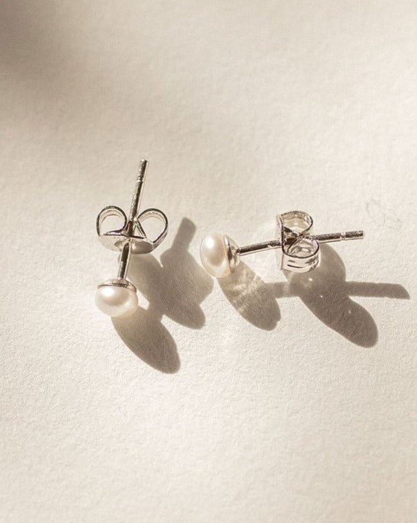 Daily Pearl Stud Earrings