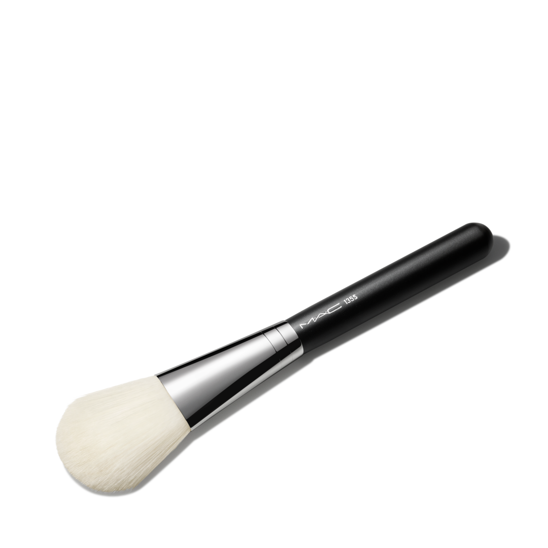135 Synthetic Large Flat Powder Brush