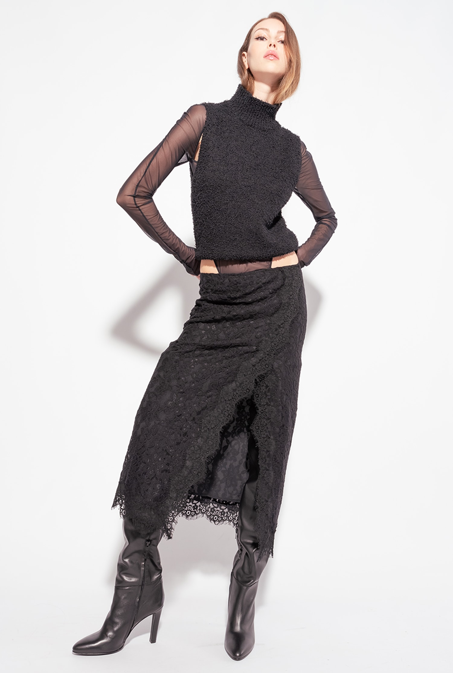 Long skirt with ramage lace