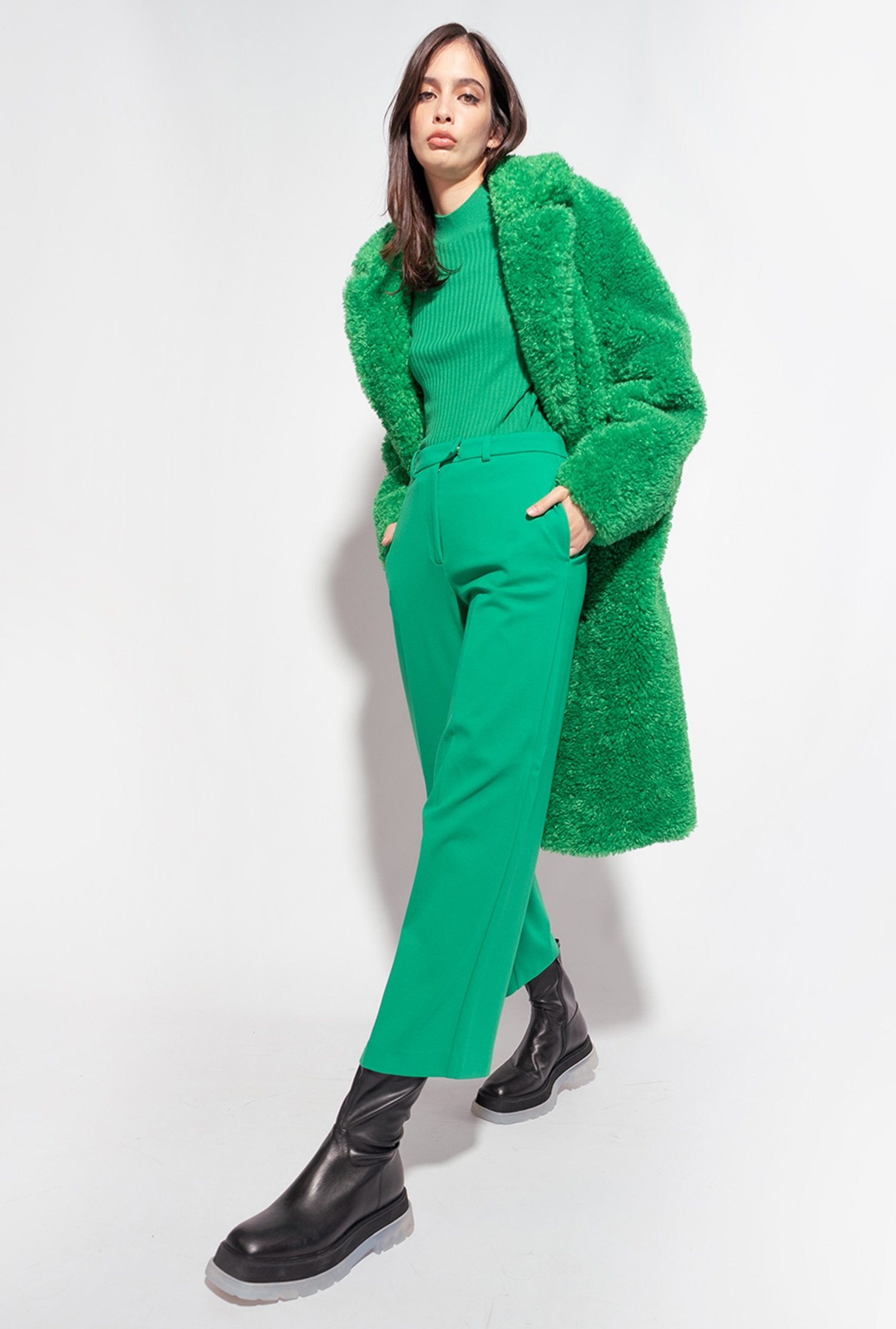 Loose-fitting stretch trousers