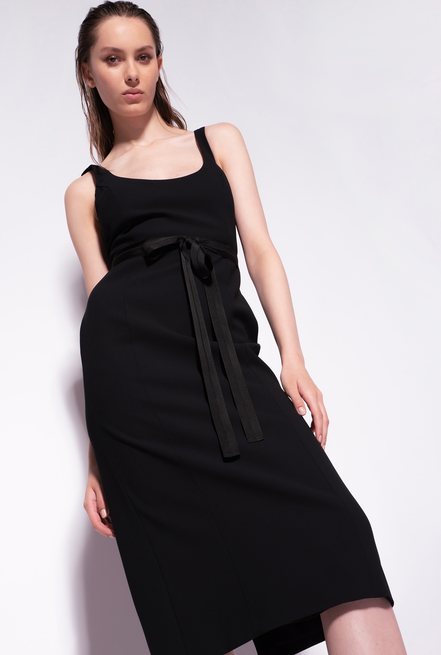 Calf-length dress with bow