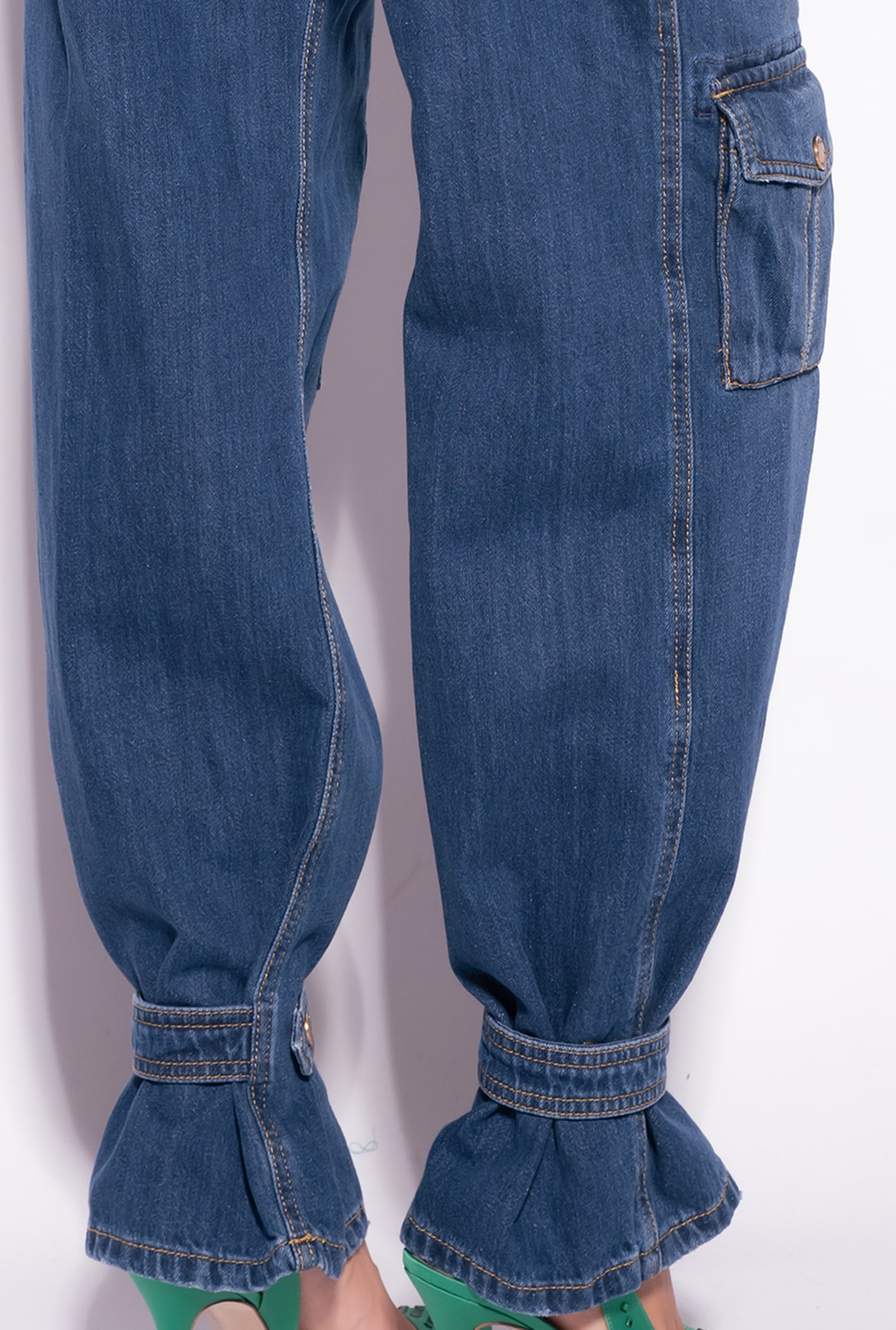 Cargo jeans with pockets
