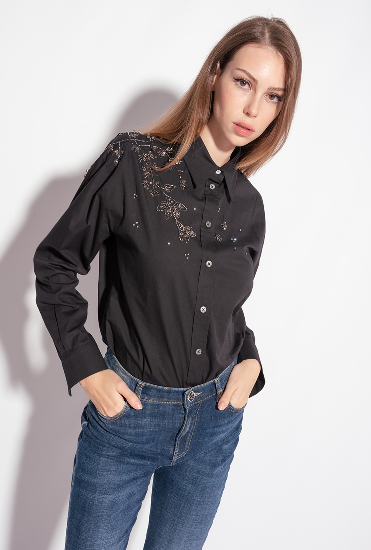Poplin shirt with floral embroidery