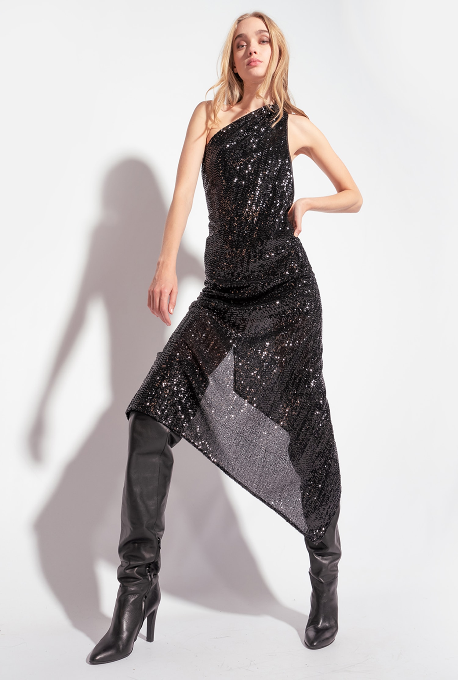 Fully sequinned one-shoulder dress