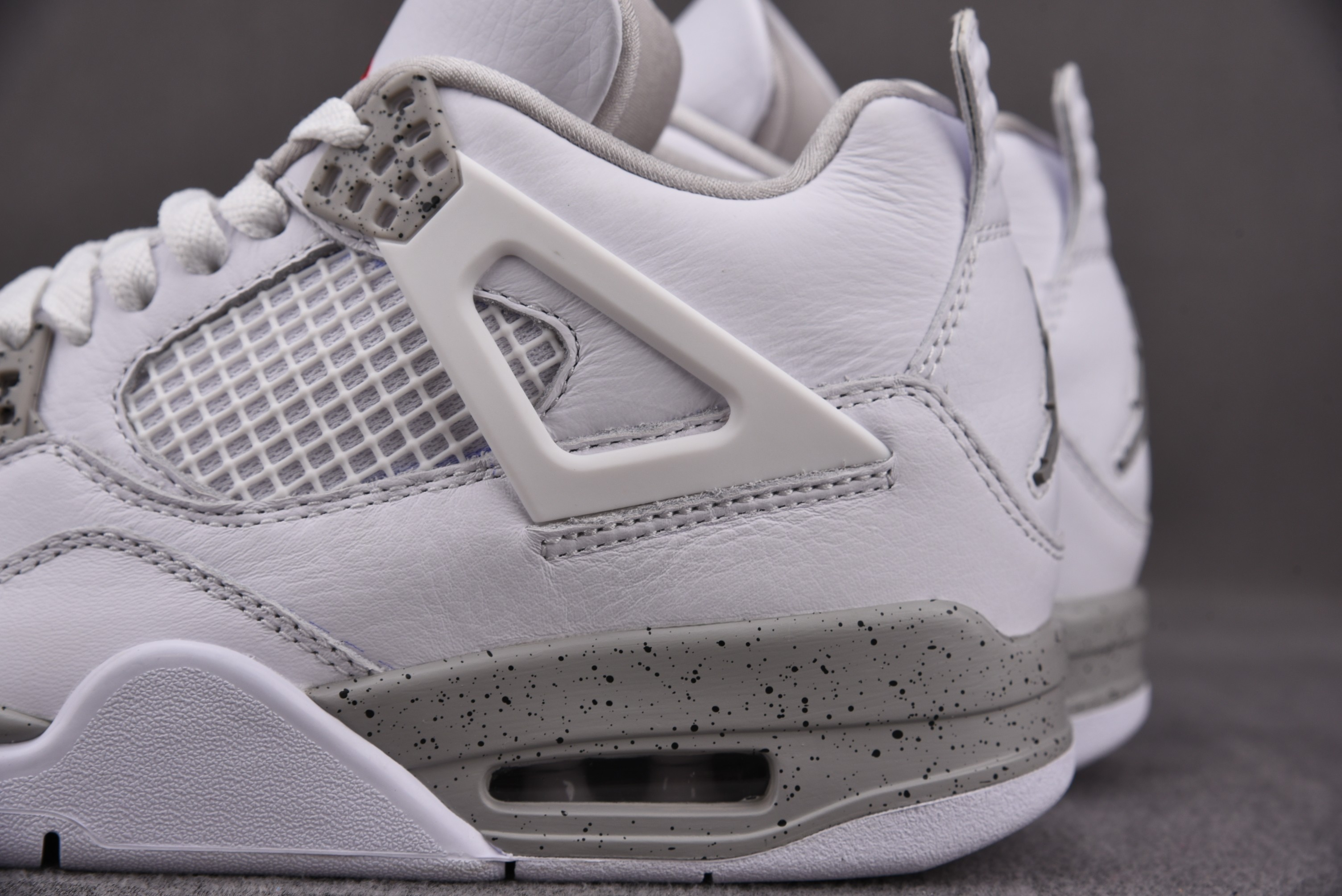 Air Jordan 4 Tech Grey / Oreo White