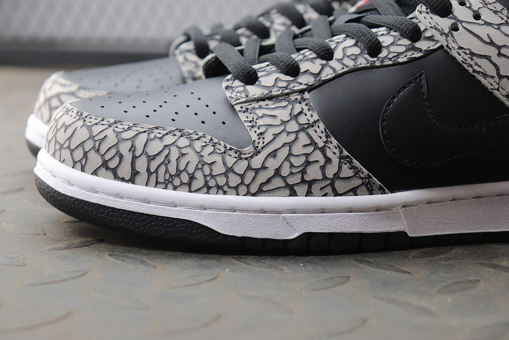 Nike Dunk SB Low Supreme Black Cement