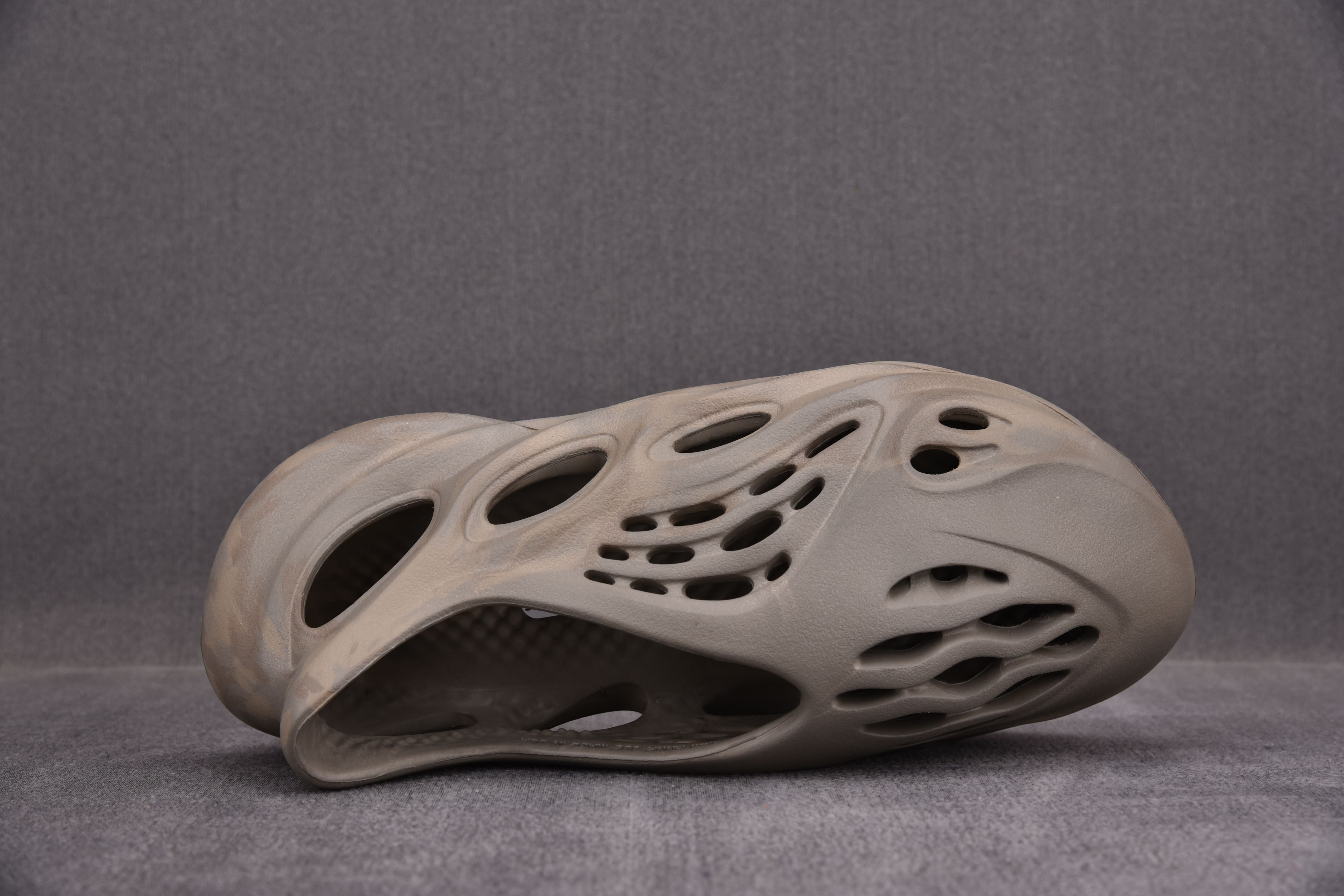 adidas Yeezy Foam RNNR Stone Sage (One Size Smaller!!)