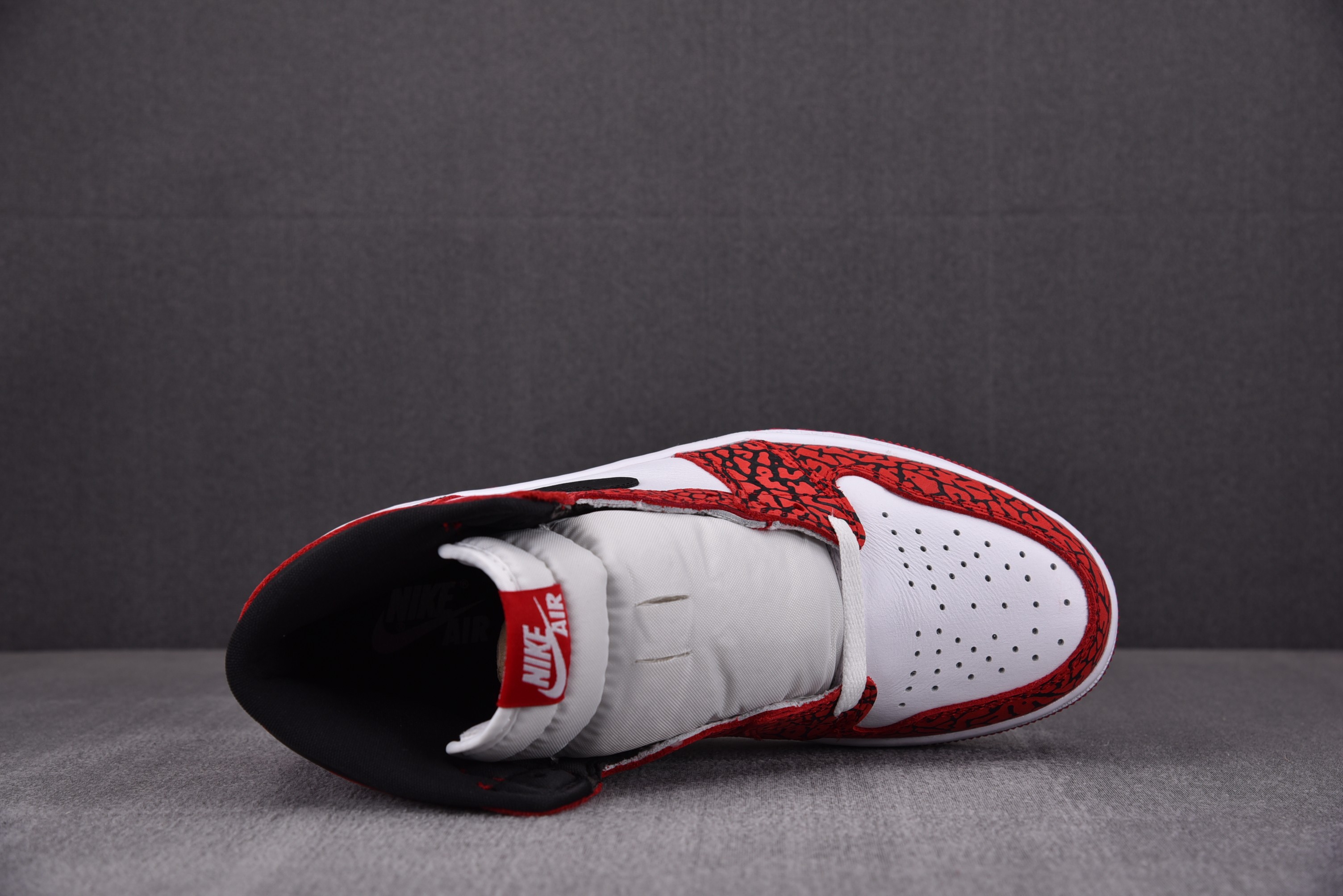 Jordan 1 Retro High OG Chicago Cement