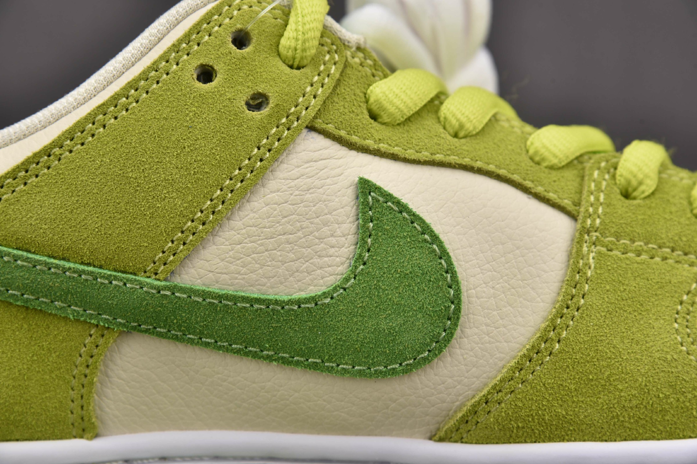 Nike SB Dunk Low Green Apple