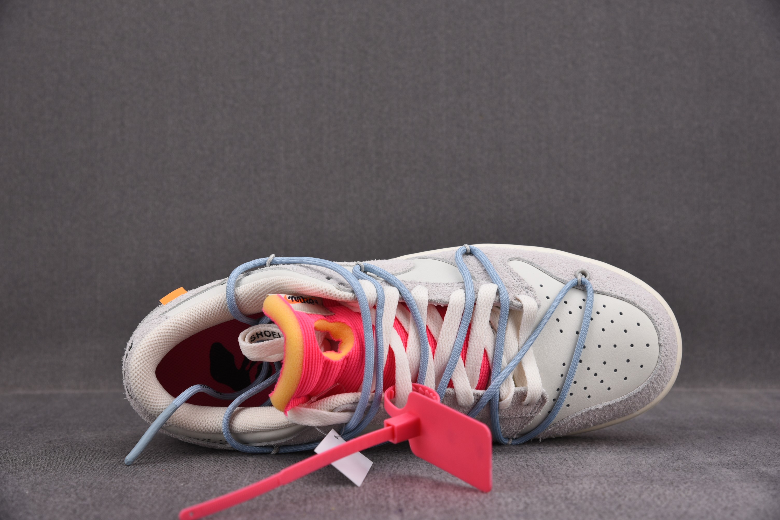 Nike Dunk Low   Lot 38