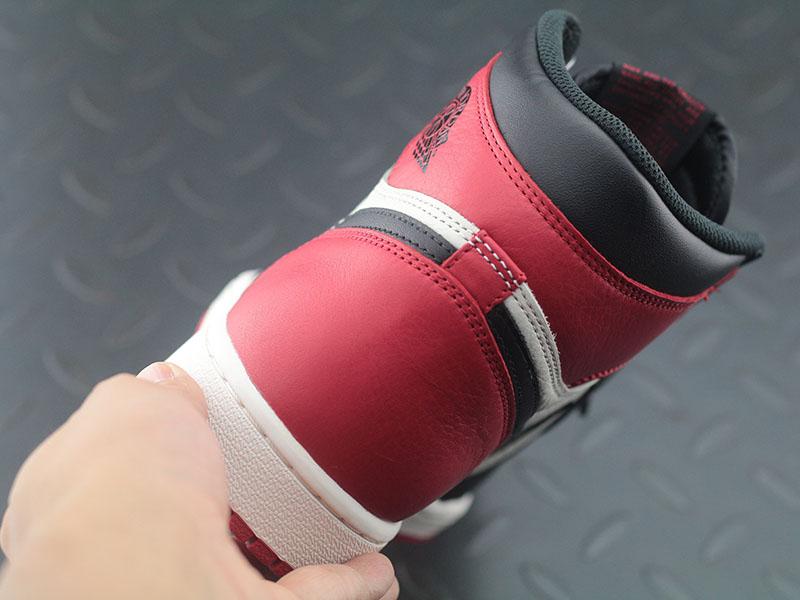 Jordan 1 Retro High Bred Toe
