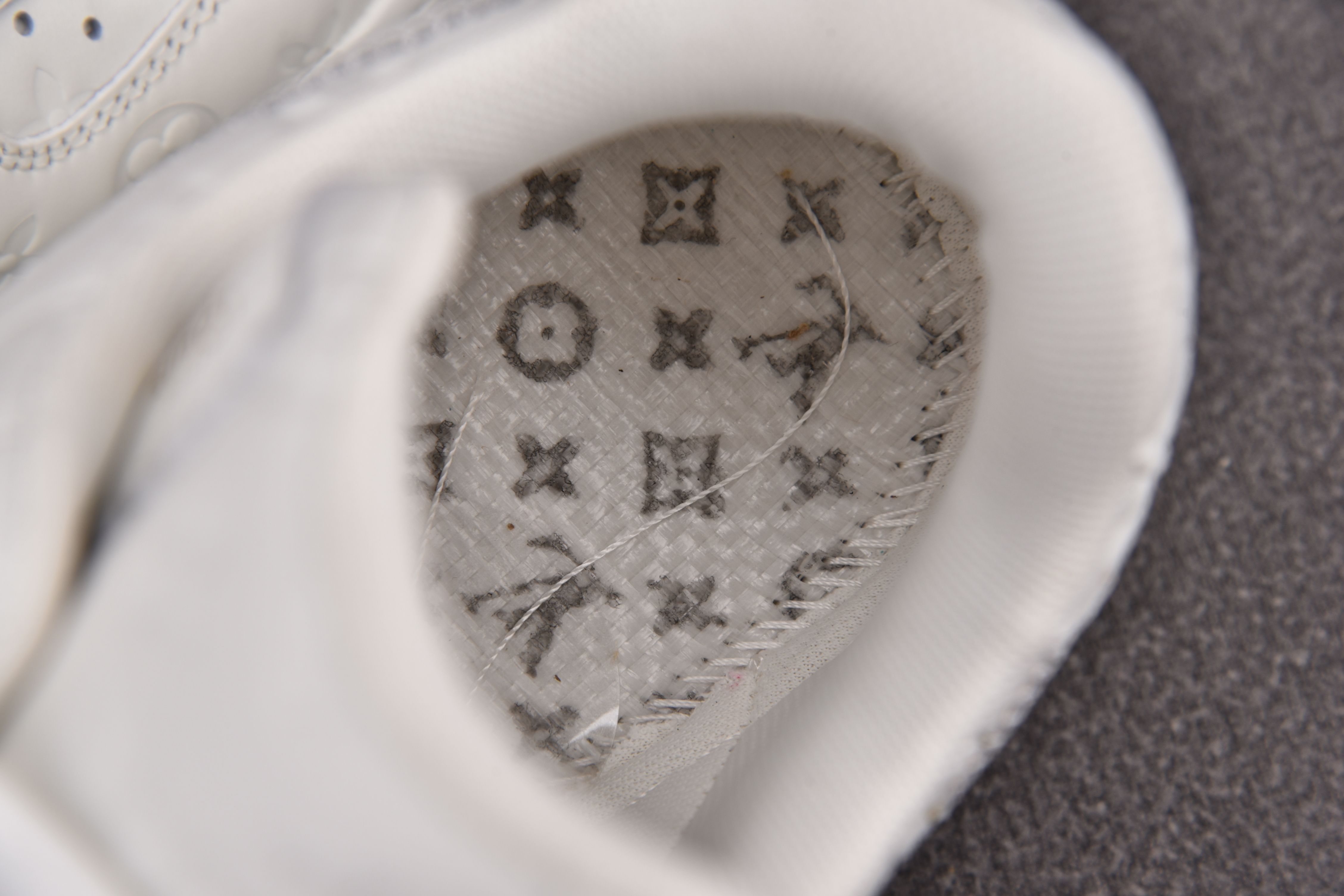Nike Air Force 1 Low Louis Vuitton   Monogram Triple White (Be careful about the size!!)