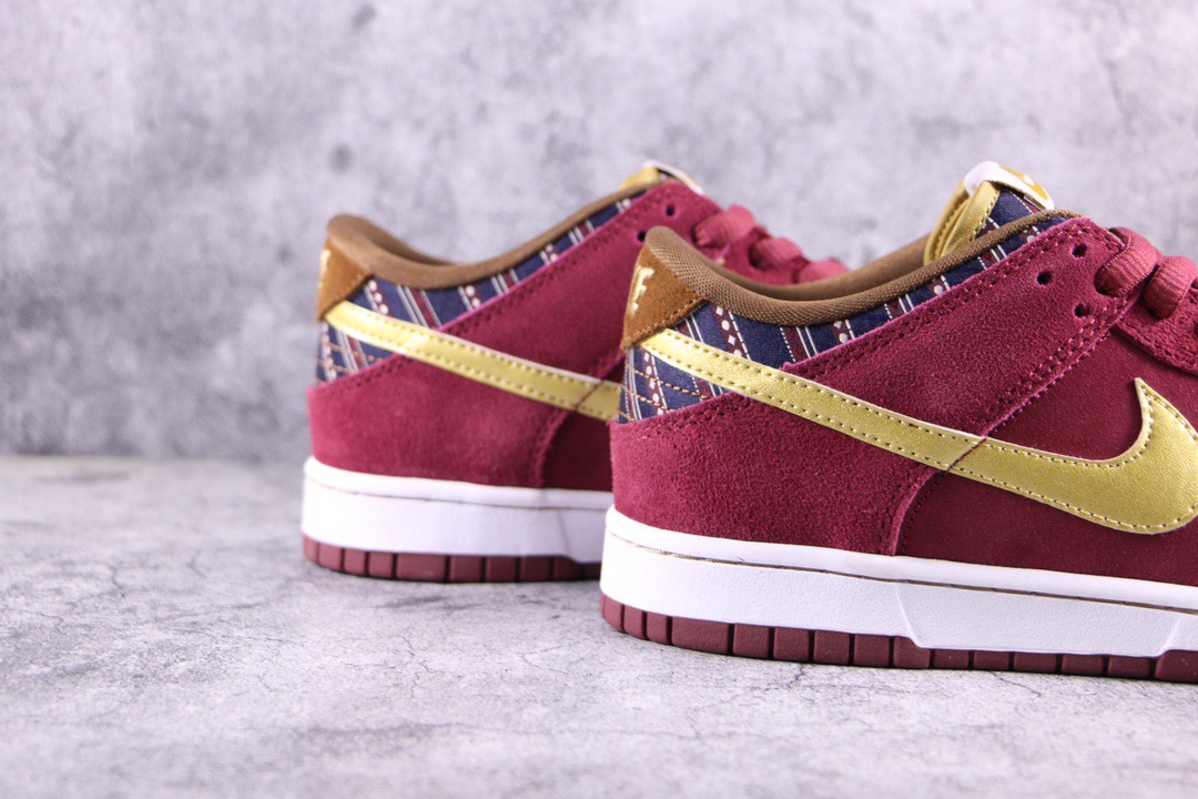 Nike SB Dunk Low Anchorman