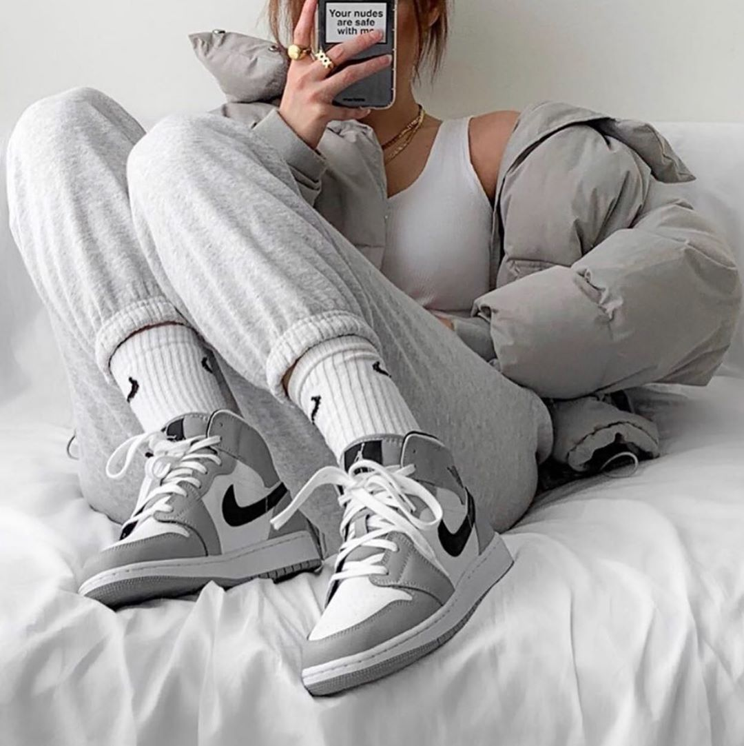 Jordan 1 Mid Light Smoke Grey