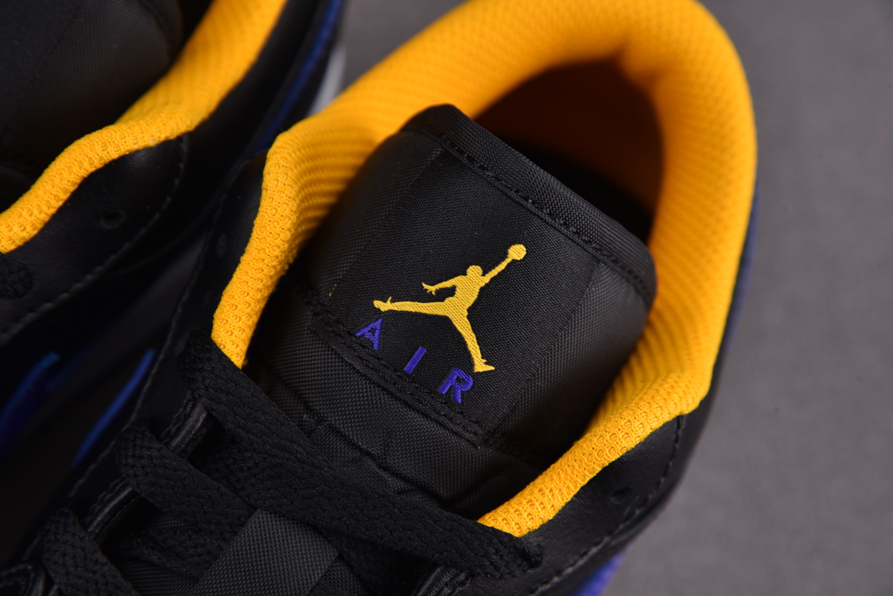 Jordan 1 Low Dark Concord