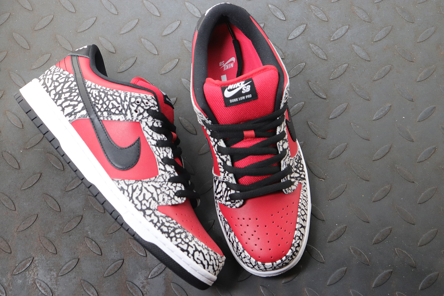 Nike Dunk SB Low Supreme Red Cement