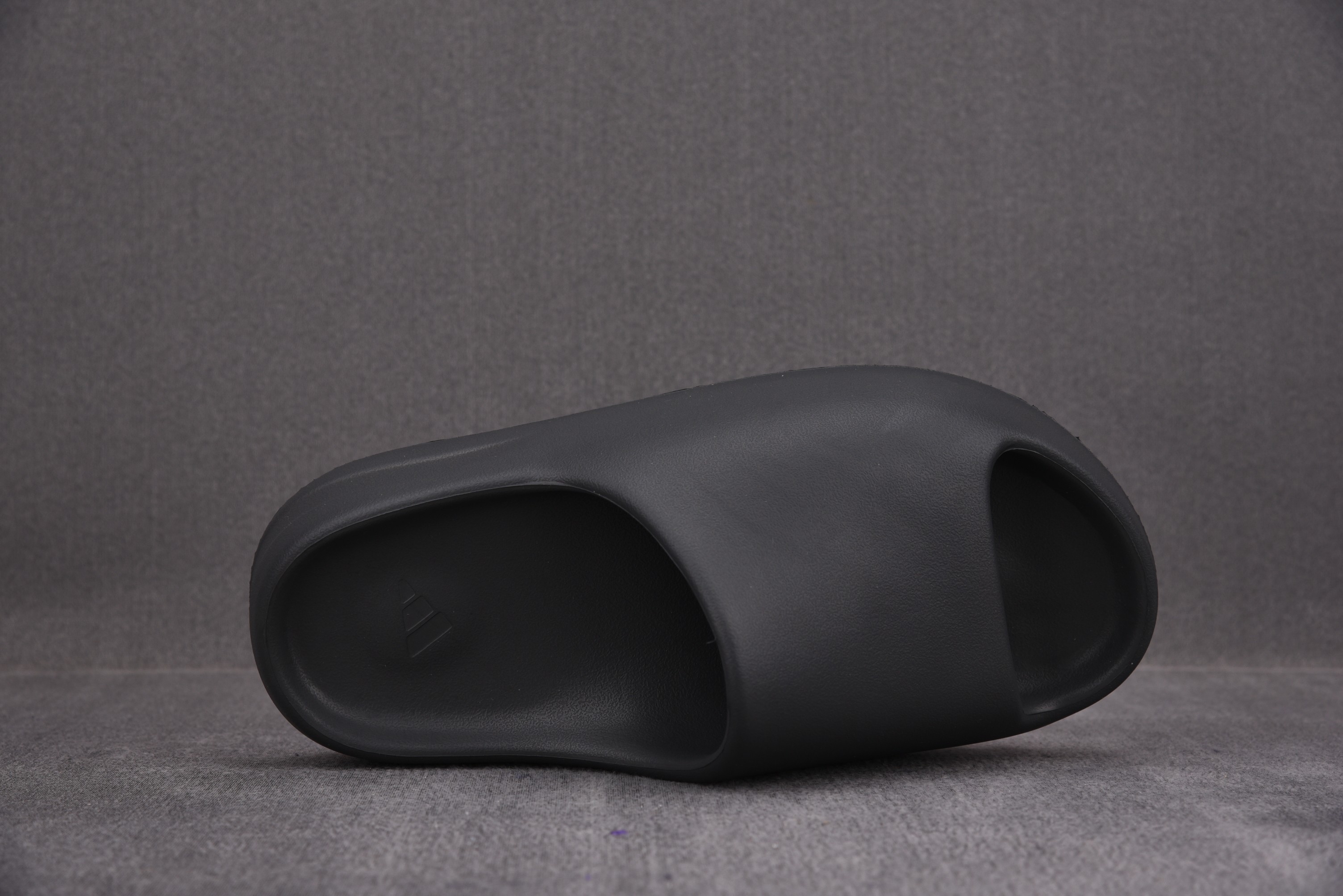 adidas Yeezy Slide Onyx (One Size Smaller!!)