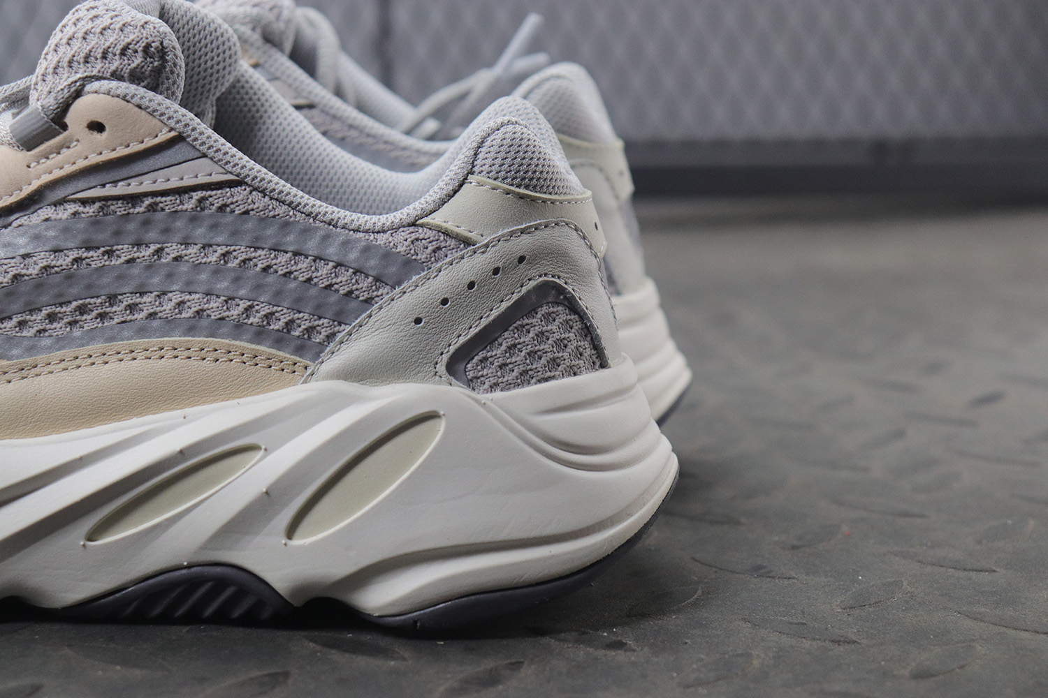 adidas Yeezy Boost 700 V2 Cream