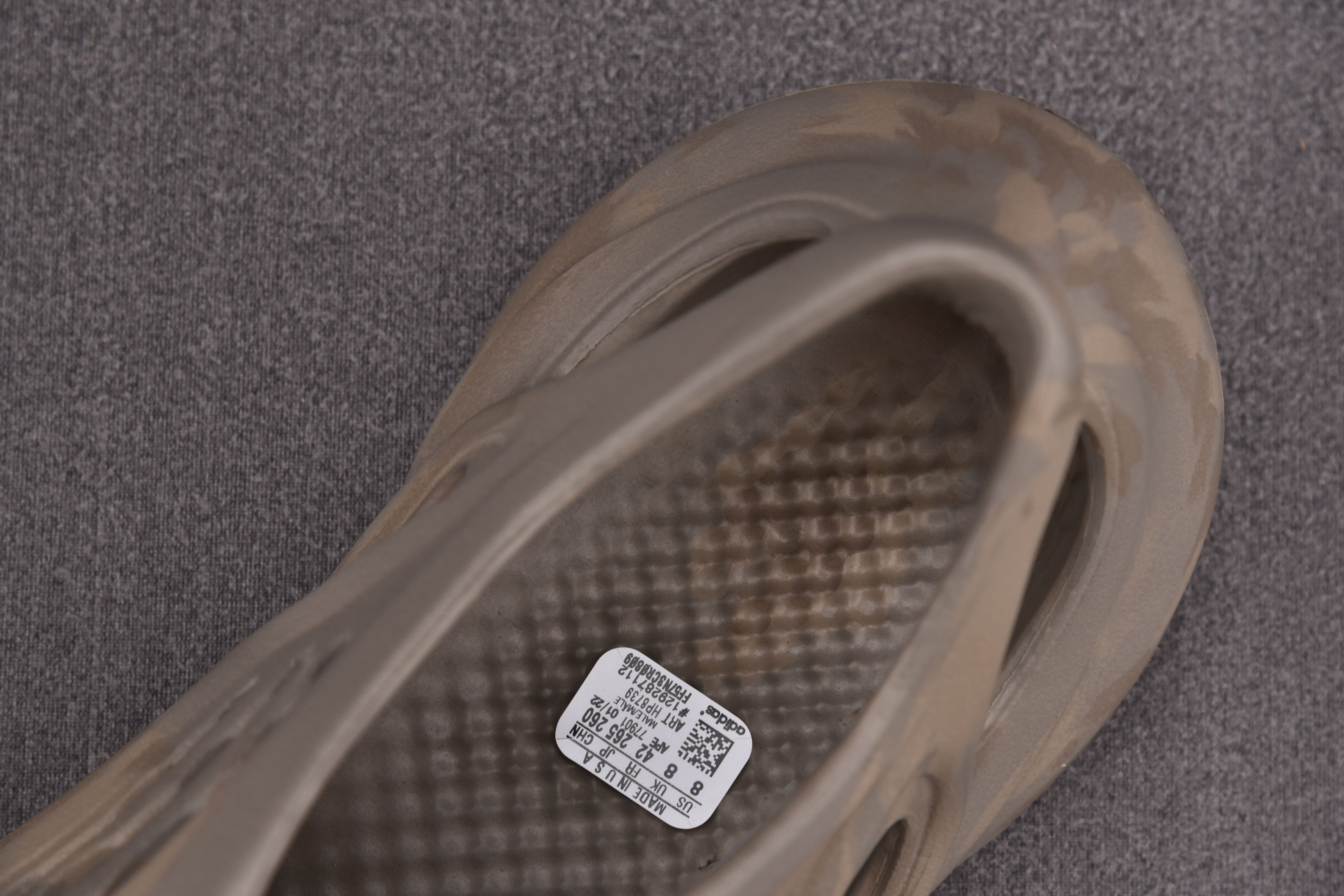 adidas Yeezy Foam RNNR Stone Sage (One Size Smaller!!)