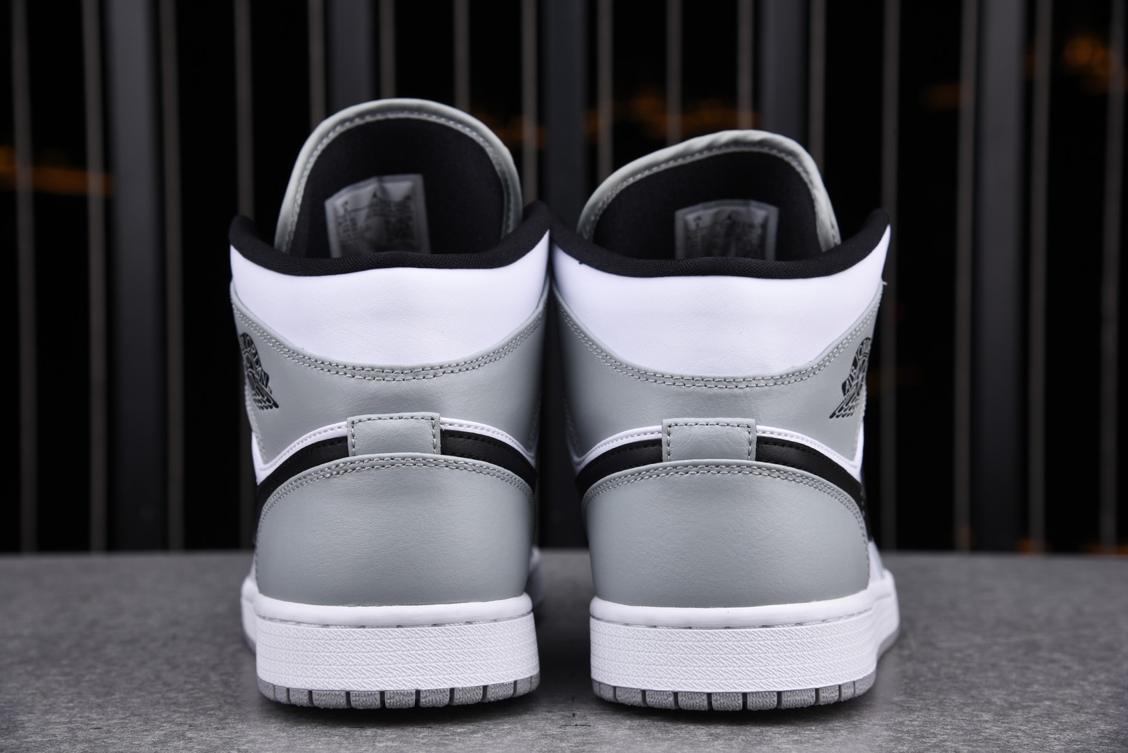 Jordan 1 Mid Light Smoke Grey