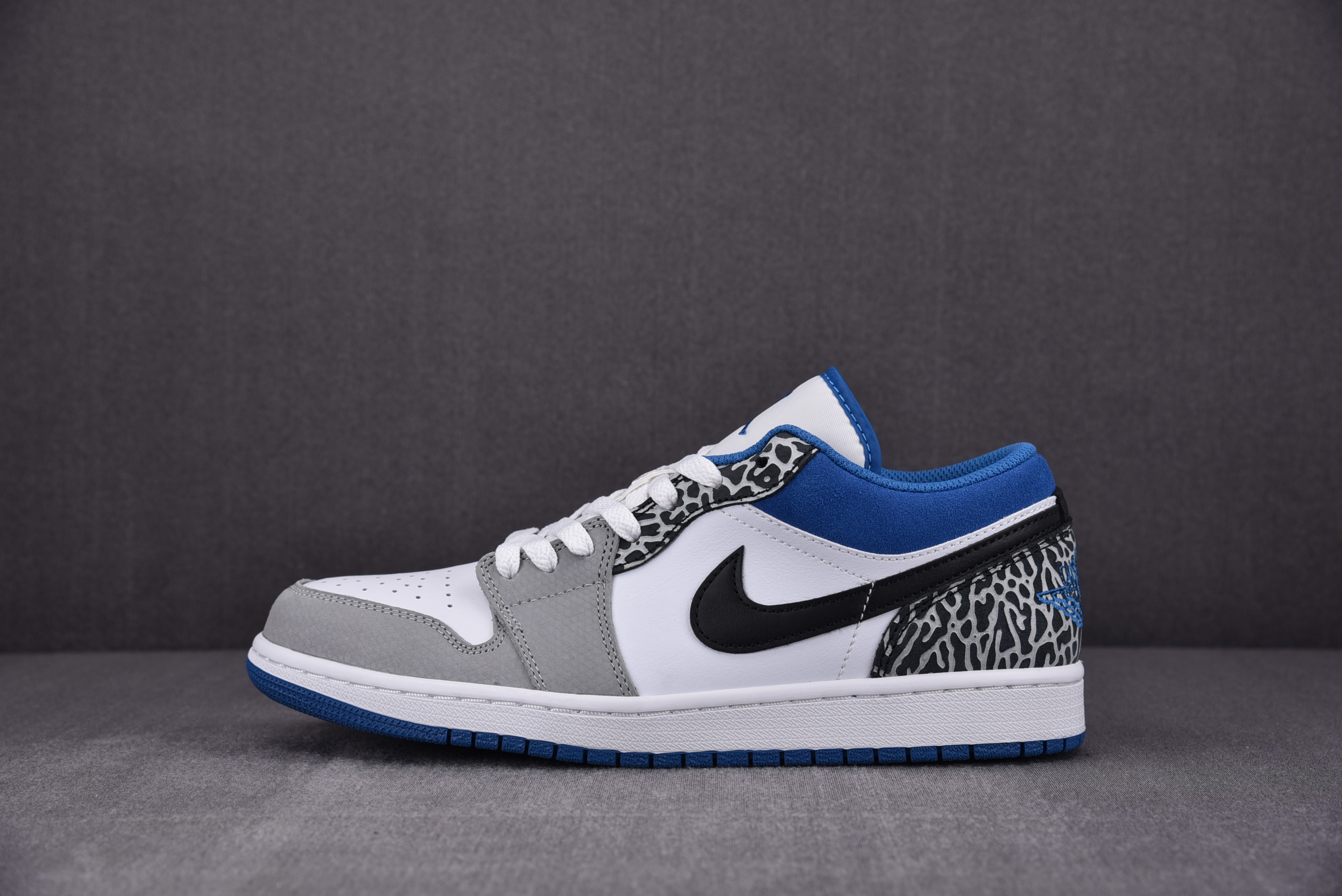 Jordan 1 Low SE True Blue