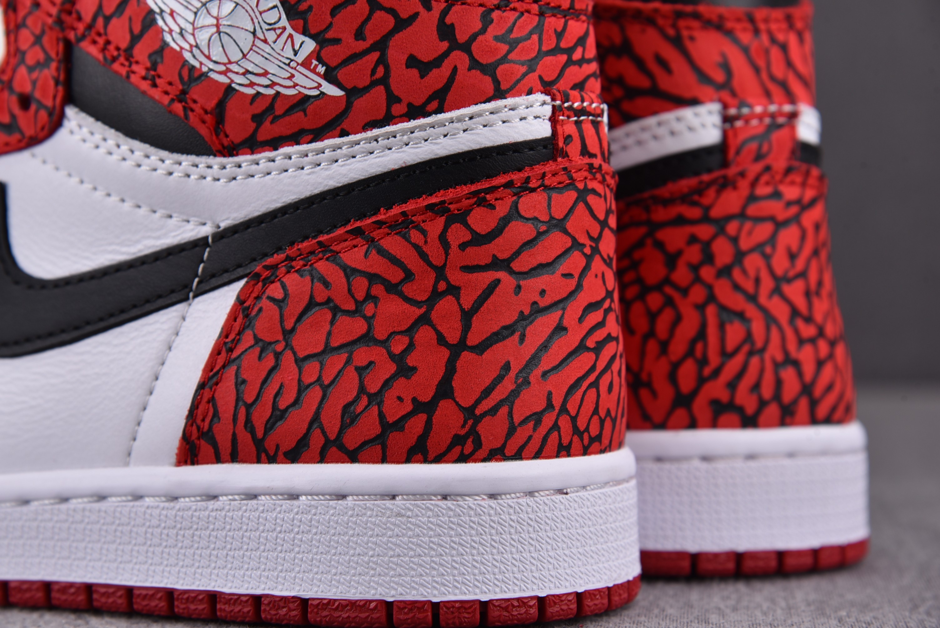 Jordan 1 Retro High OG Chicago Cement