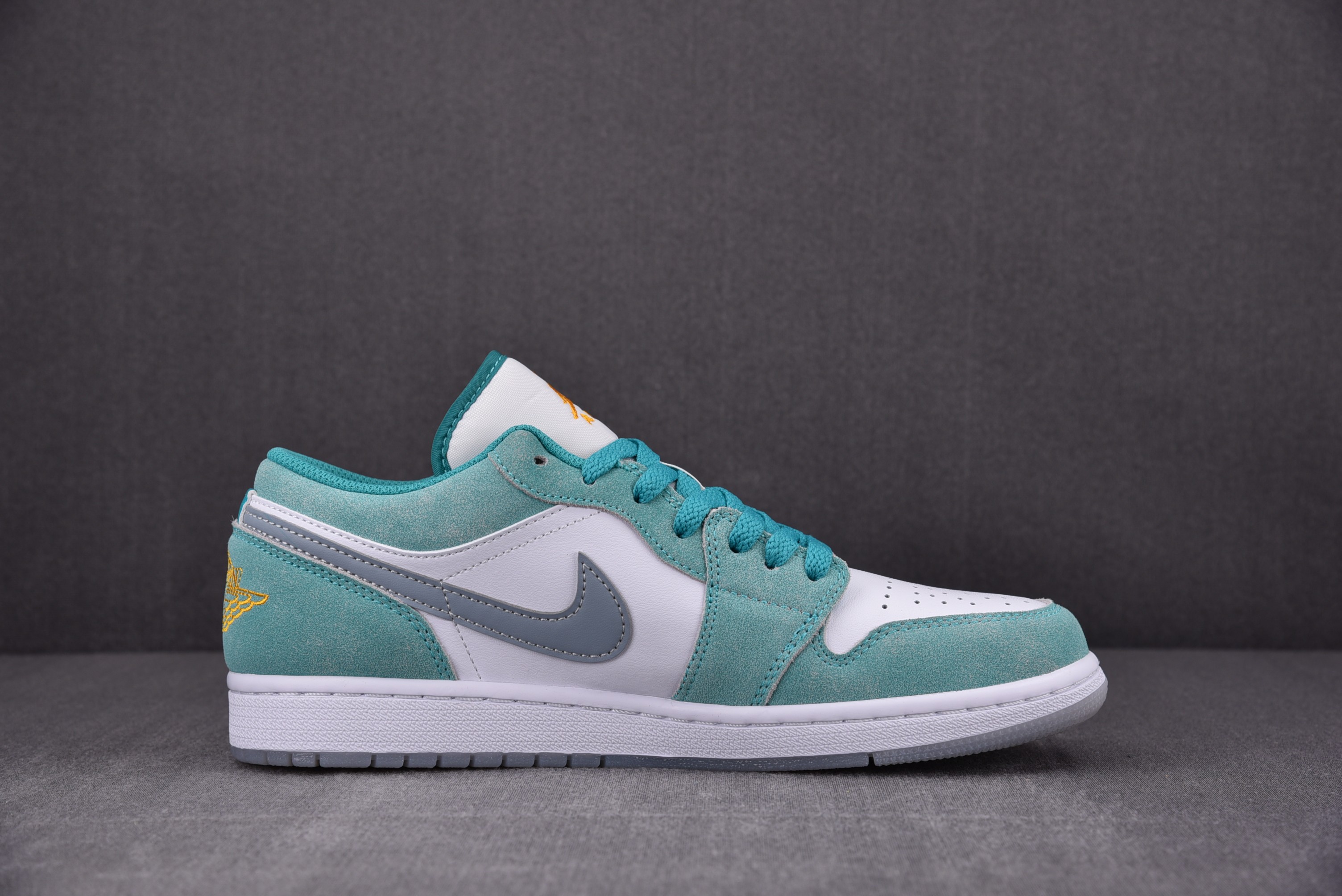 Jordan 1 Low SE New Emerald