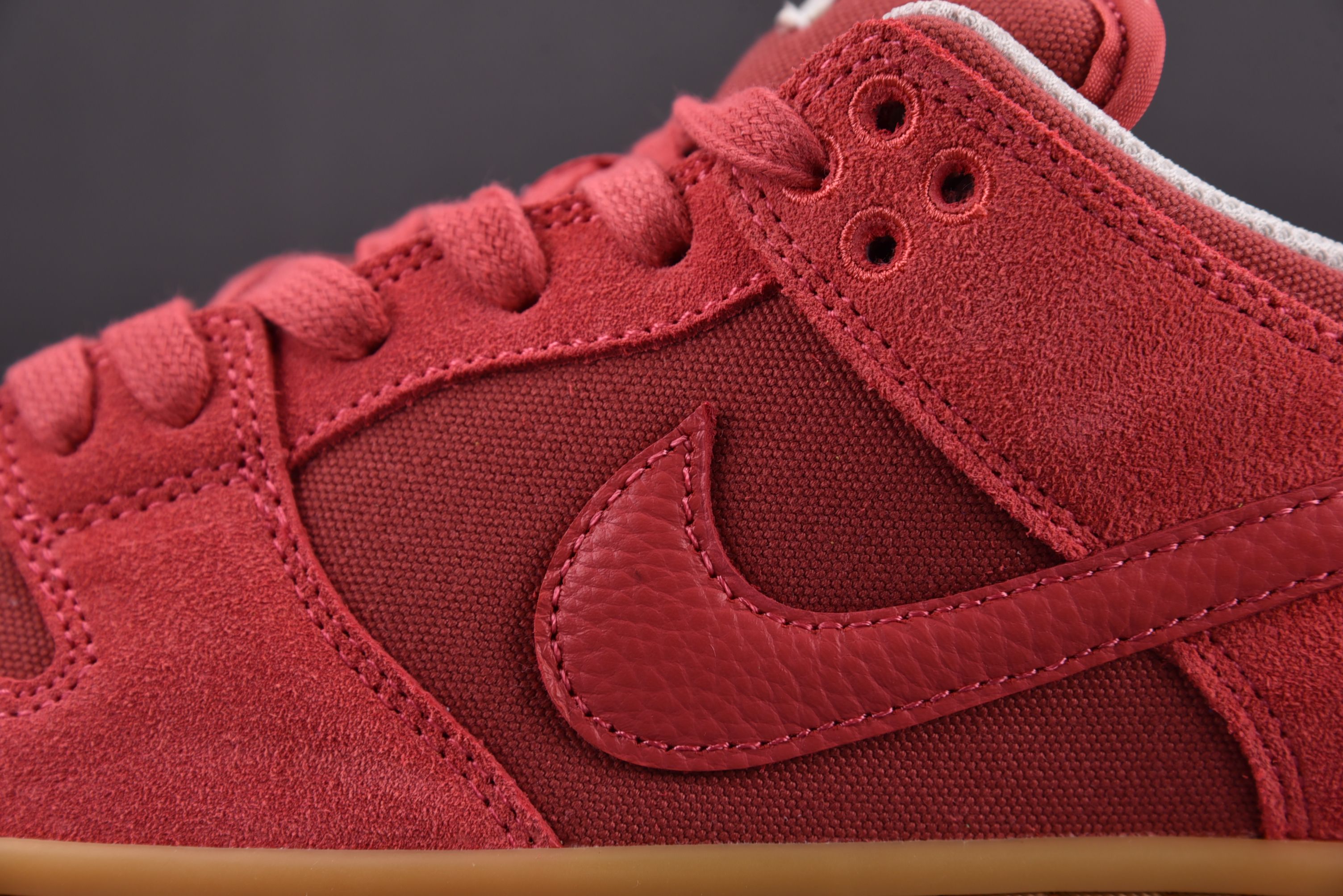 Nike SB Dunk Low Adobe