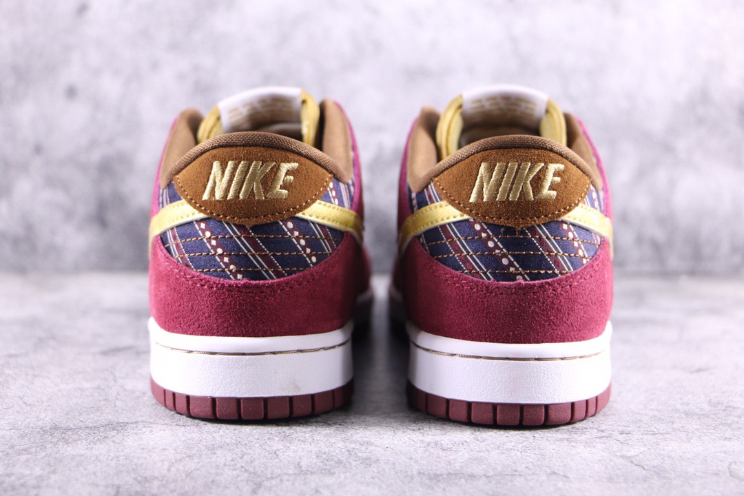 Nike SB Dunk Low Anchorman