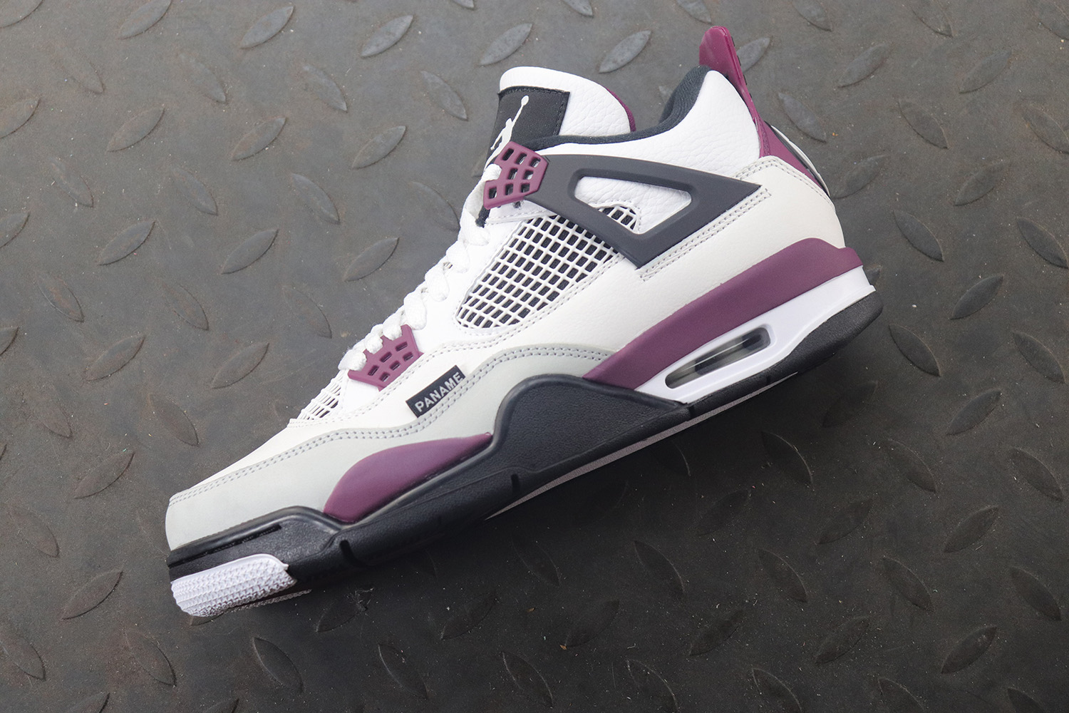 Paris Saint-Germain x Air Jordan 4 Retro Bordeaux