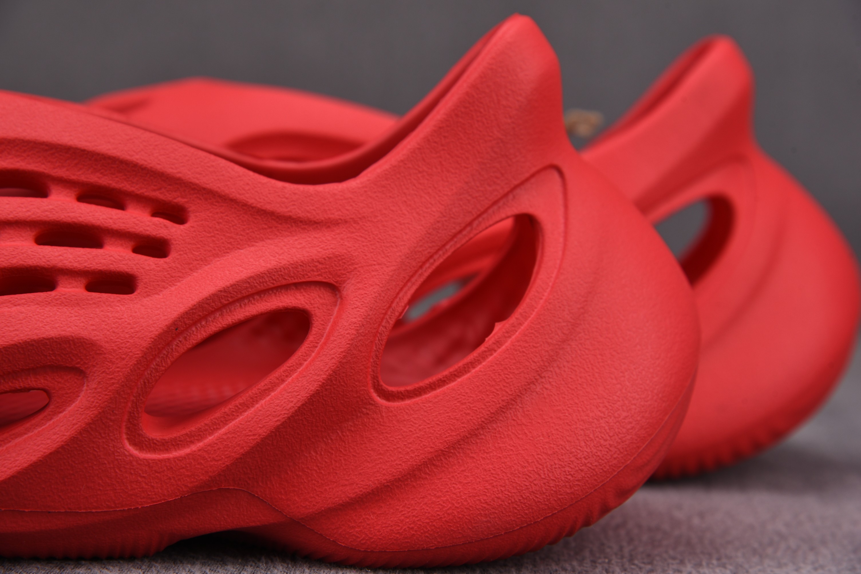 adidas Yeezy Foam RNNR Vermillion (One Size Smaller!!)