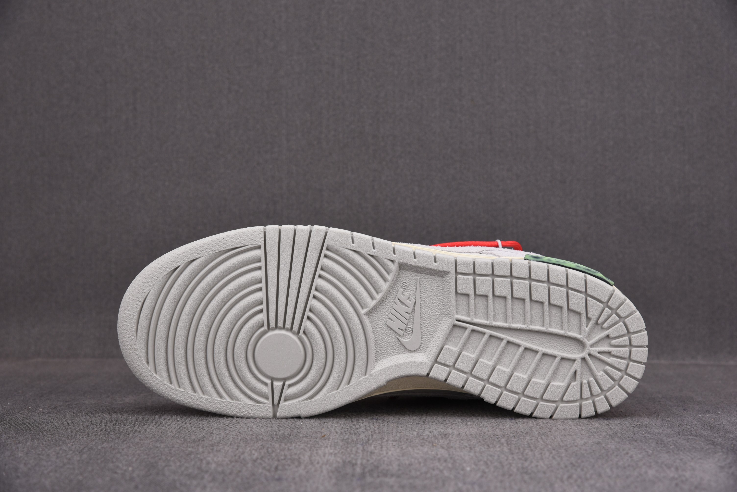 Nike Dunk Low   Lot 33