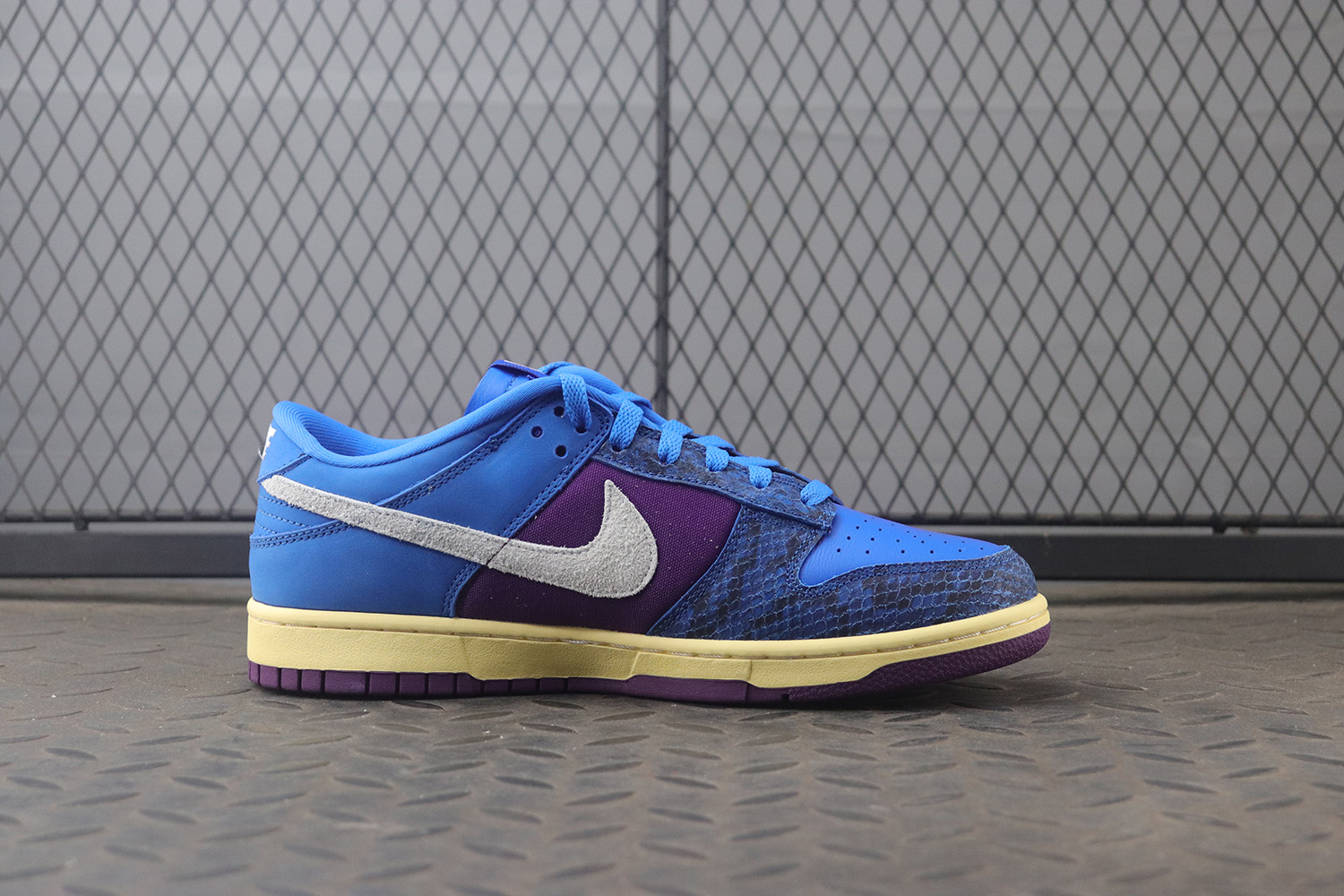 Nike Dunk Low Undefeated 5 On It Dunk vs. AF1