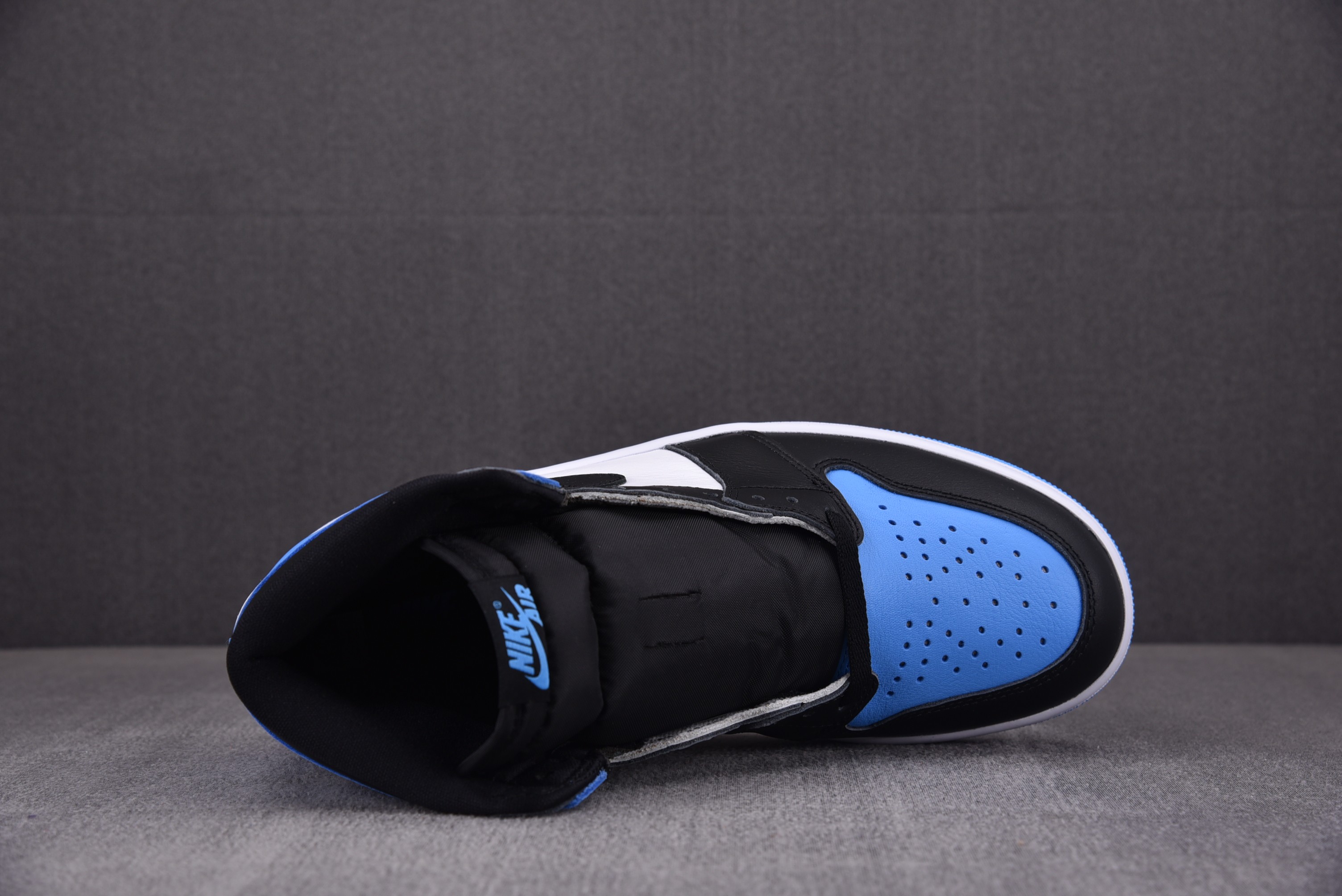 Air Jordan 1 High OG University Blue