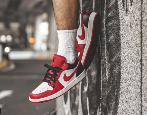 Jordan 1 Low Reverse Black Toe (Women Size!!)