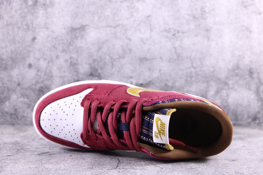 Nike SB Dunk Low Anchorman