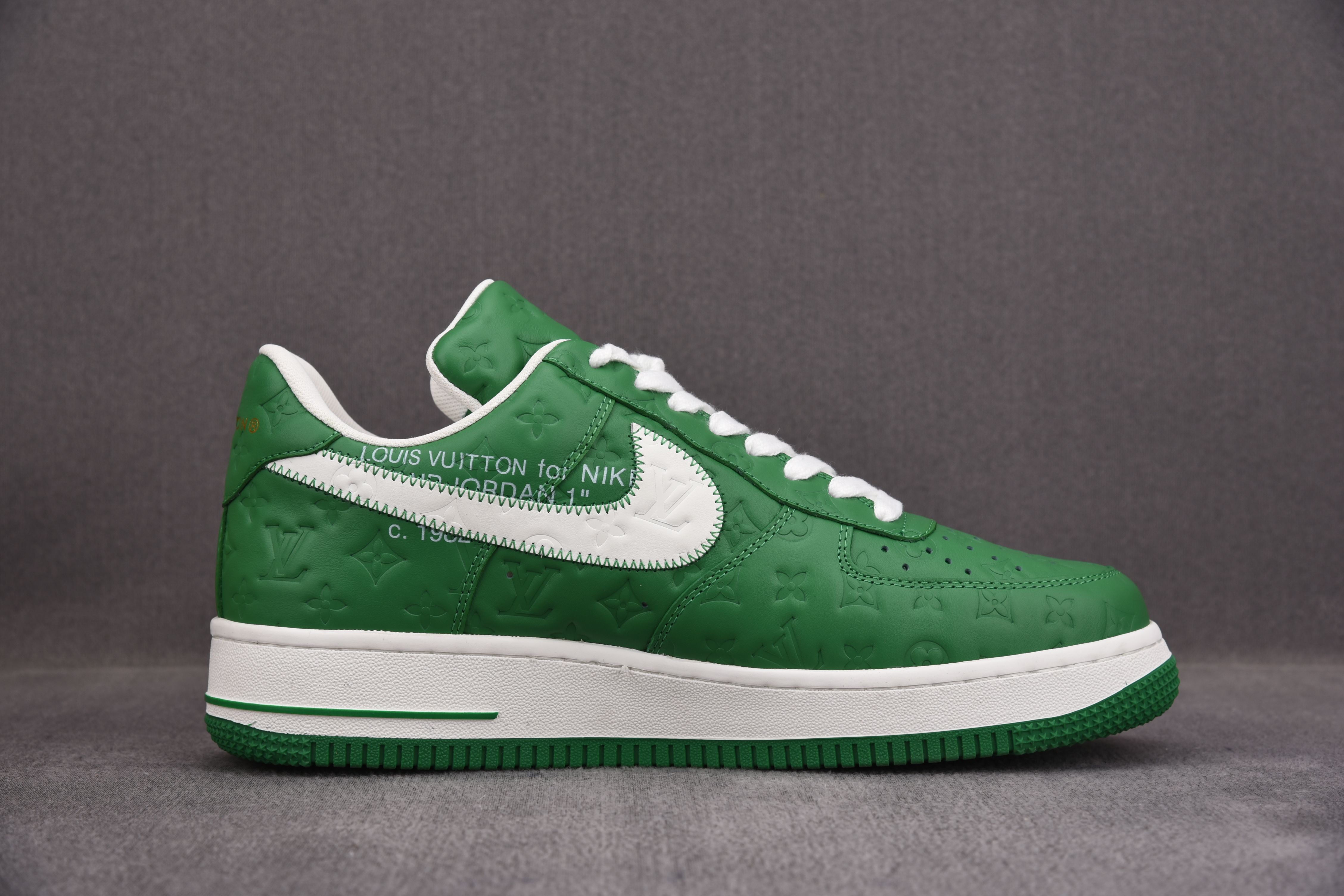 Nike Air Force 1 Low Louis Vuitton Pine Green (Be careful about the size!!)