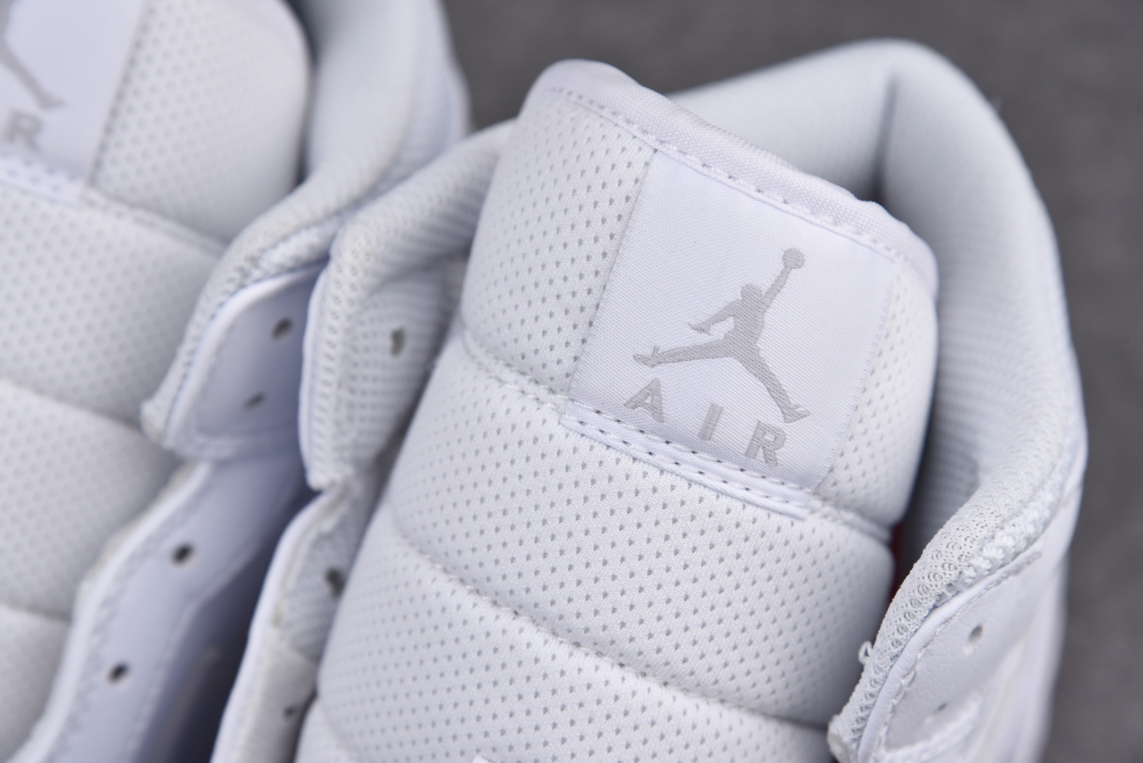 Jordan 1 Mid SE Nike Swoosh On Tour (2020)