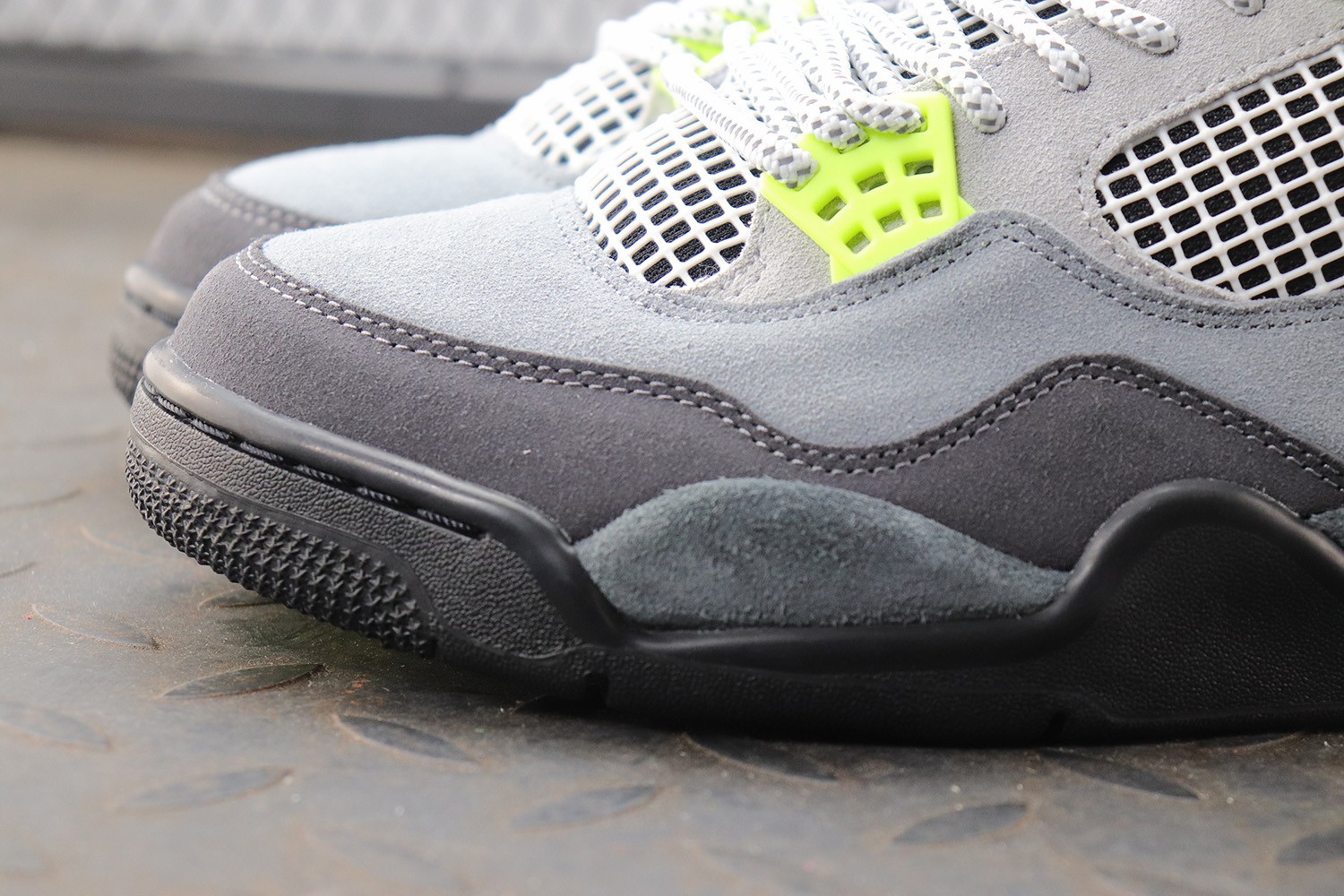 Jordan 4 Retro SE 95 Neon