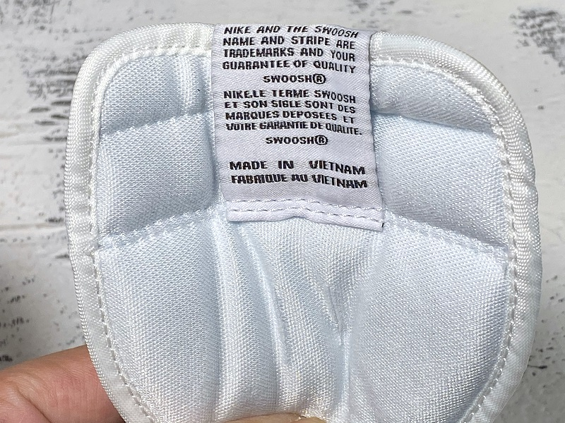 Jordan 1 Retro High Satin Black Toe (WOMEN SIZE!!)