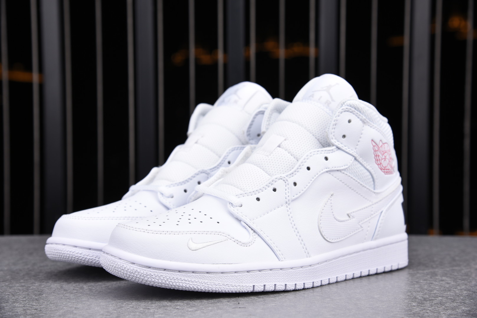 Jordan 1 Mid SE Nike Swoosh On Tour (2020)