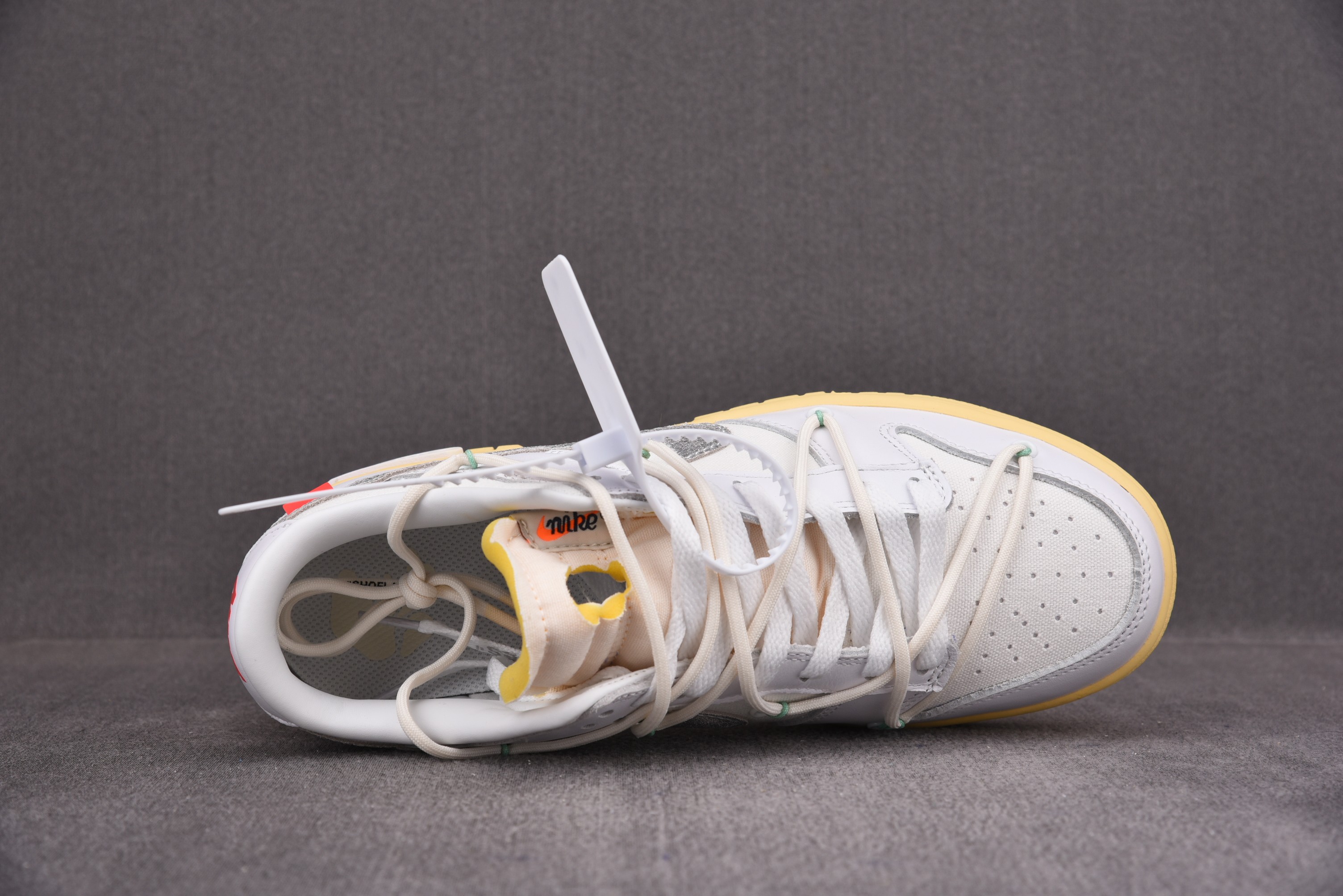 Nike Dunk Low   Lot 1