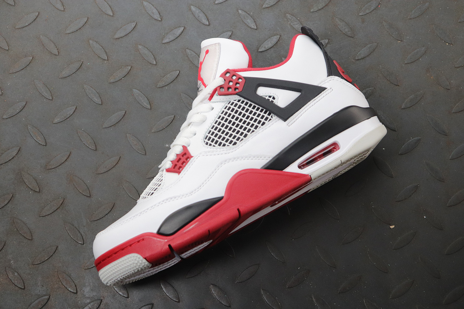 Jordan 4 Retro Fire Red (2020)
