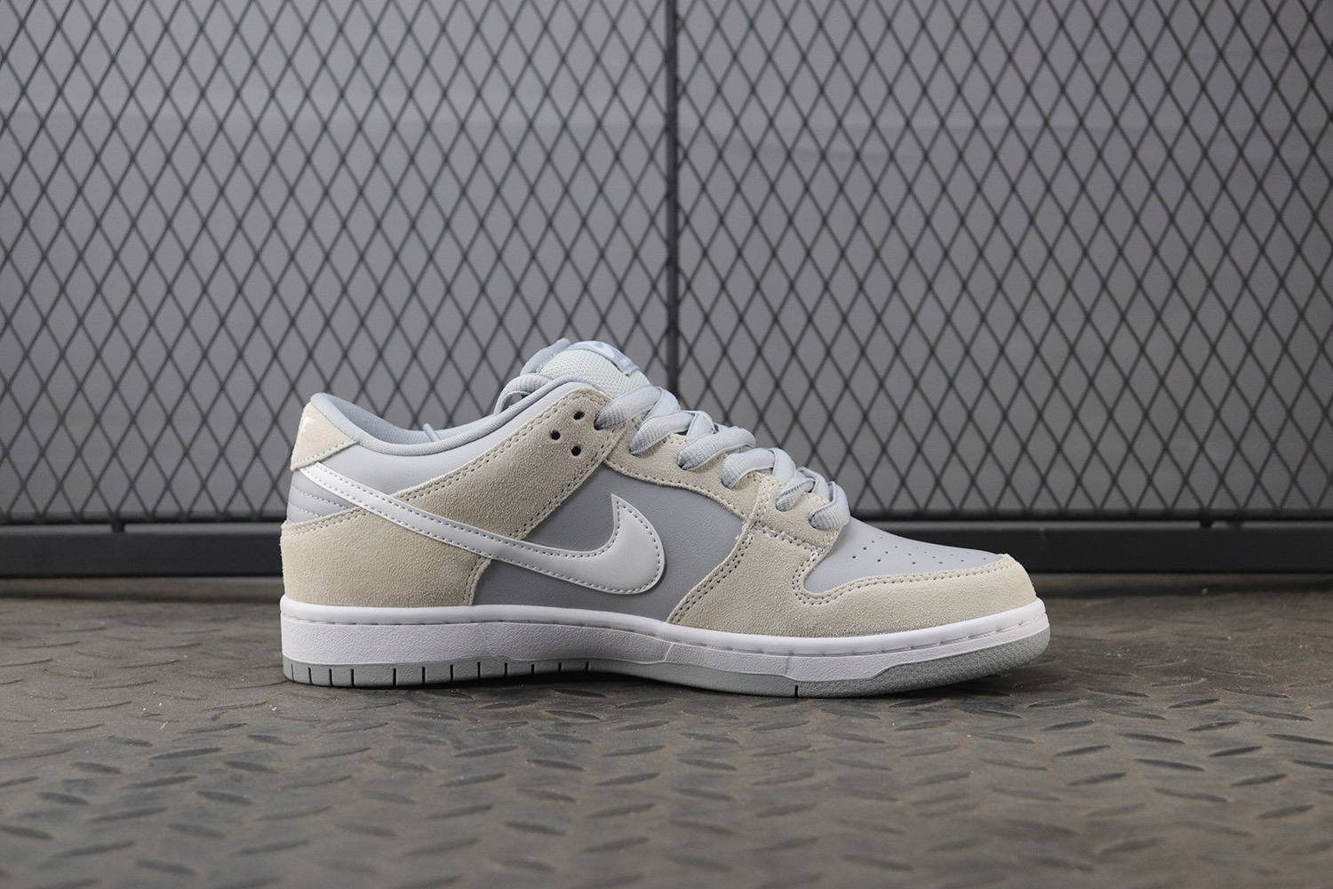 Nike SB Dunk Low Summit White Wolf Grey