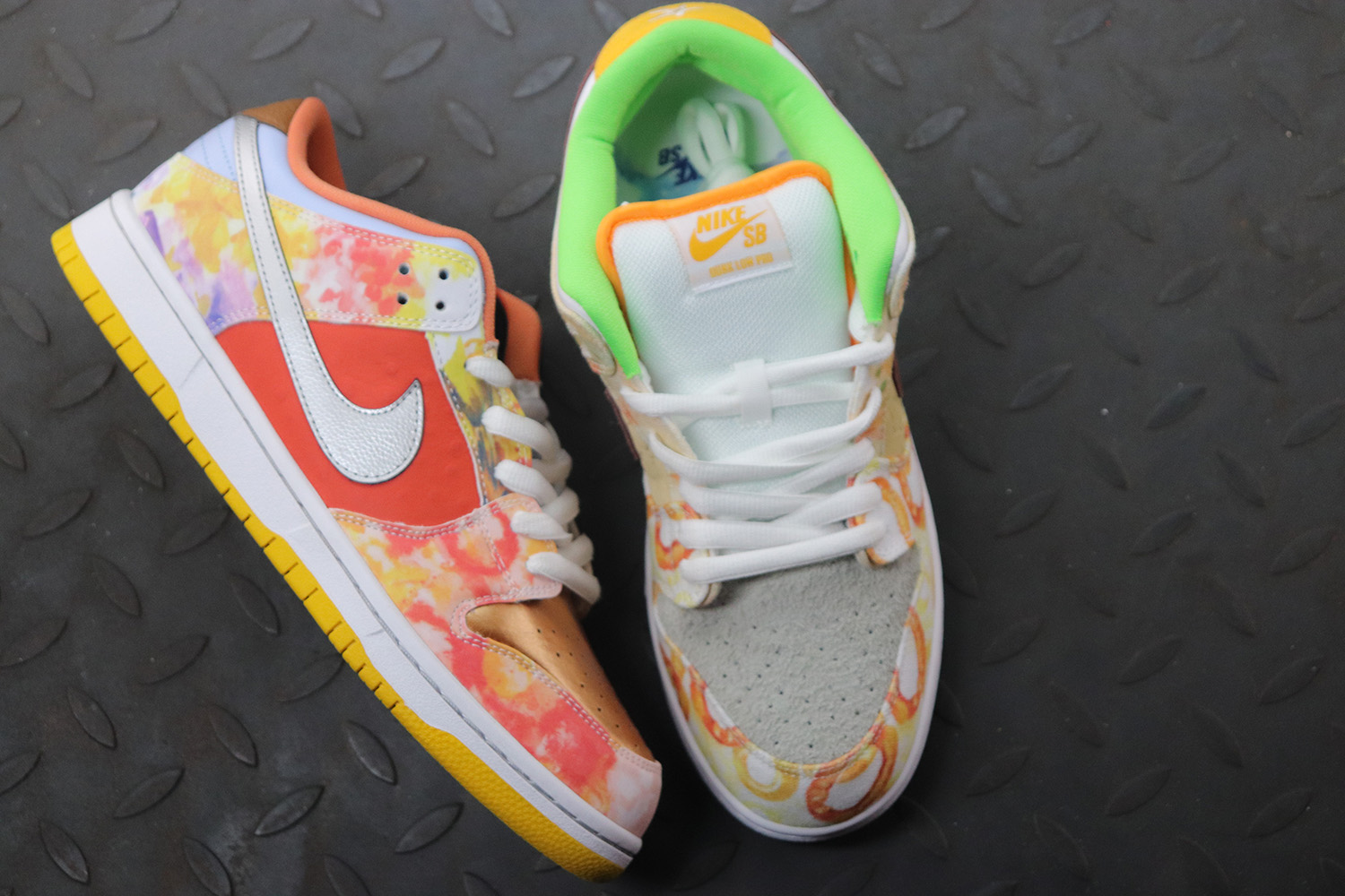 Nike SB Dunk Low Street Hawker