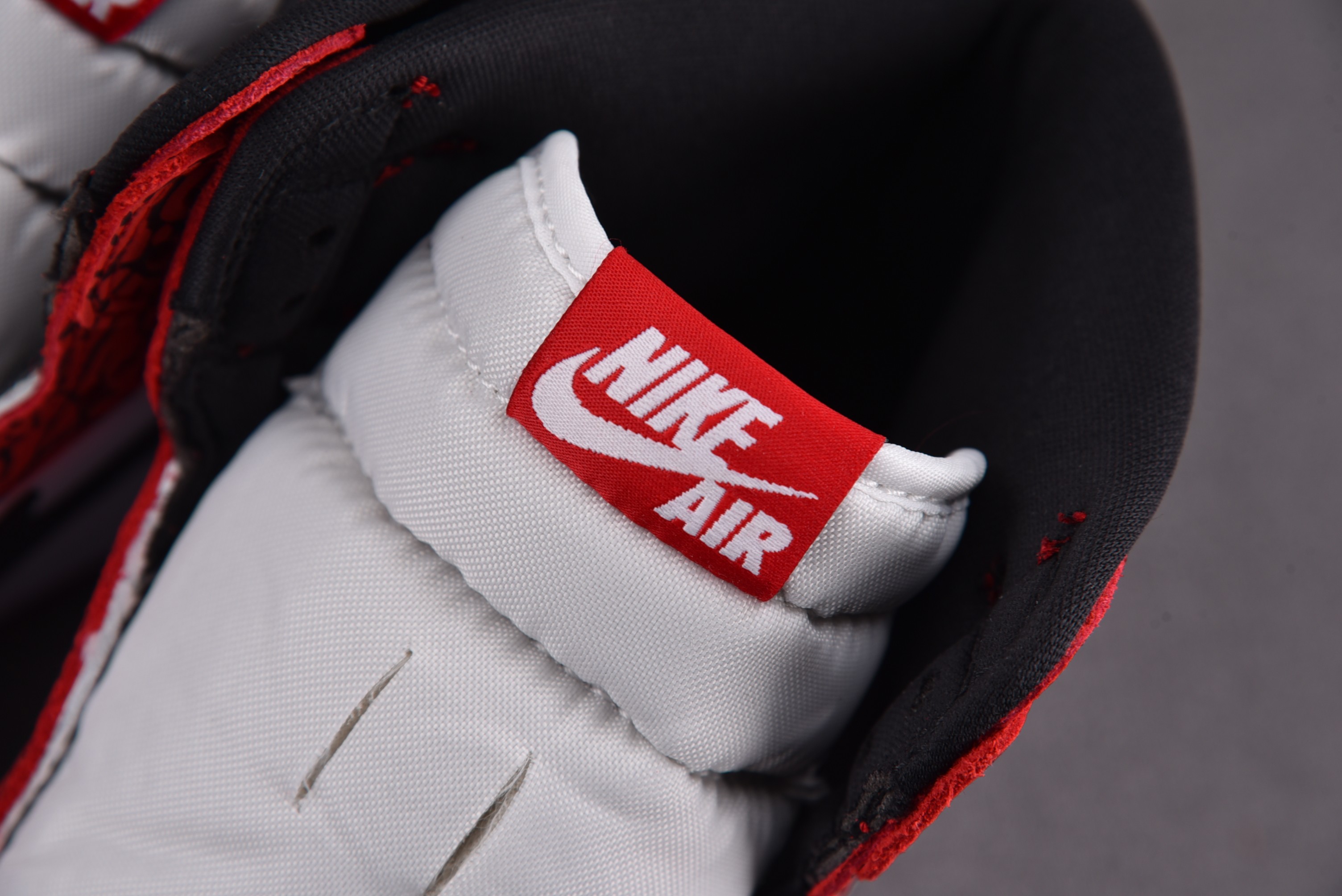 Jordan 1 Retro High OG Chicago Cement